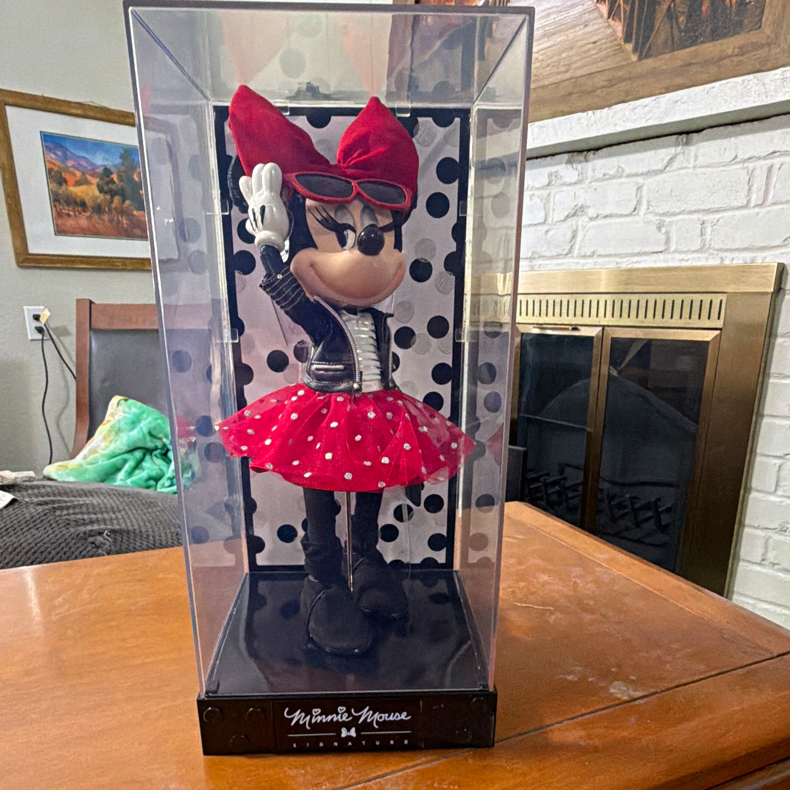 Disney Store Minnie Mouse Signature Limited Edition Doll 2018 COA 0526/6000