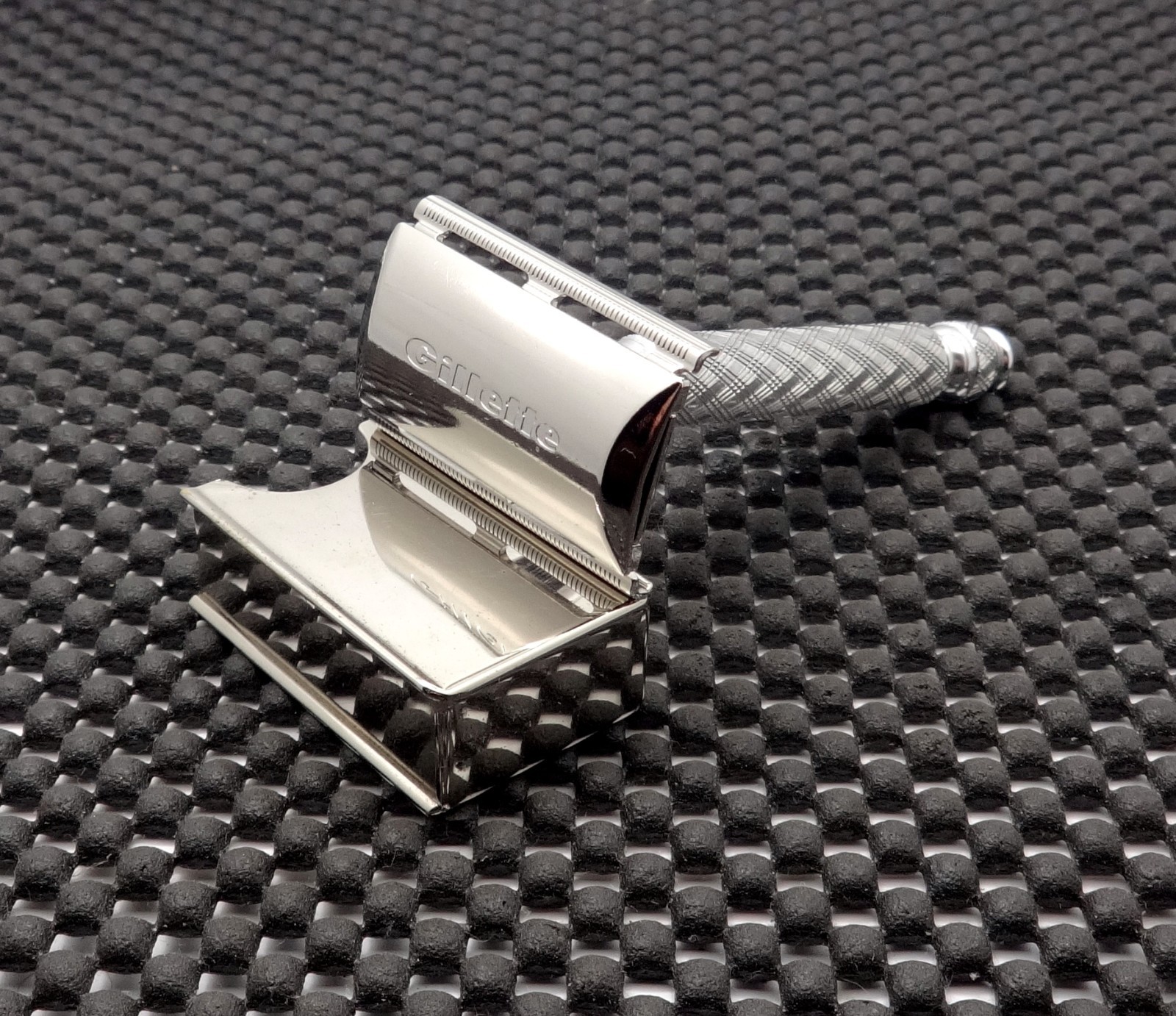 Vintage 1971 Gillette Spiral Tech DE Safety Razor R1  Stunning & Clean