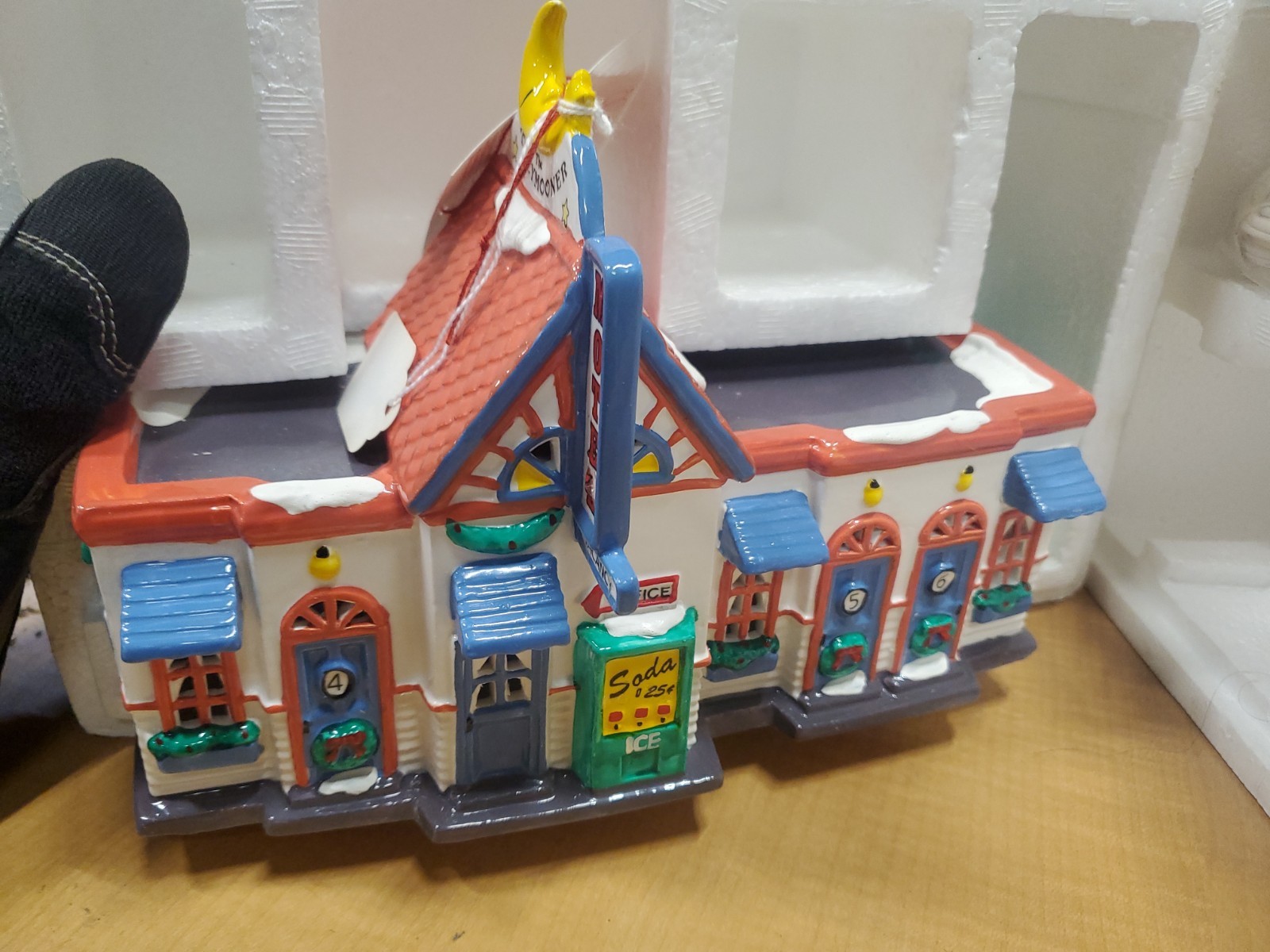 Department 56 Original Snow Village - The Honeymooner Hotel 5401-1 w/ BOX