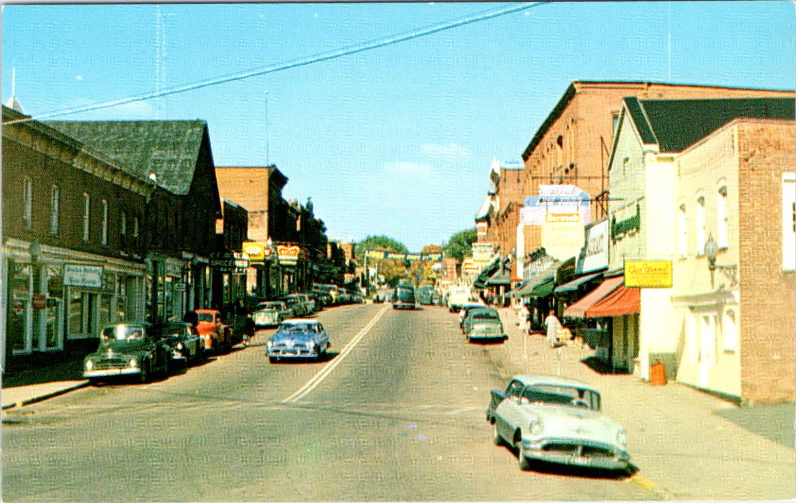 Bracebridge, Ontario Canada  MAIN STREET SCENE  Stores & 50's Cars  Postcard