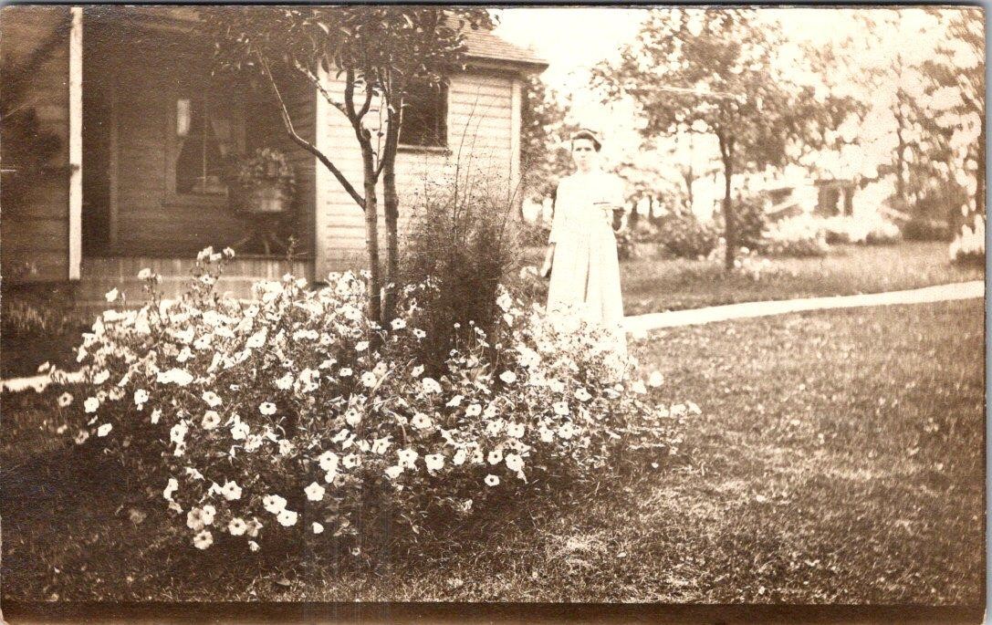 1907-10's RPPC GRACE WARREN GOSS WOMAN in YARD FLOWERS REAL PHOTO POSTCARD