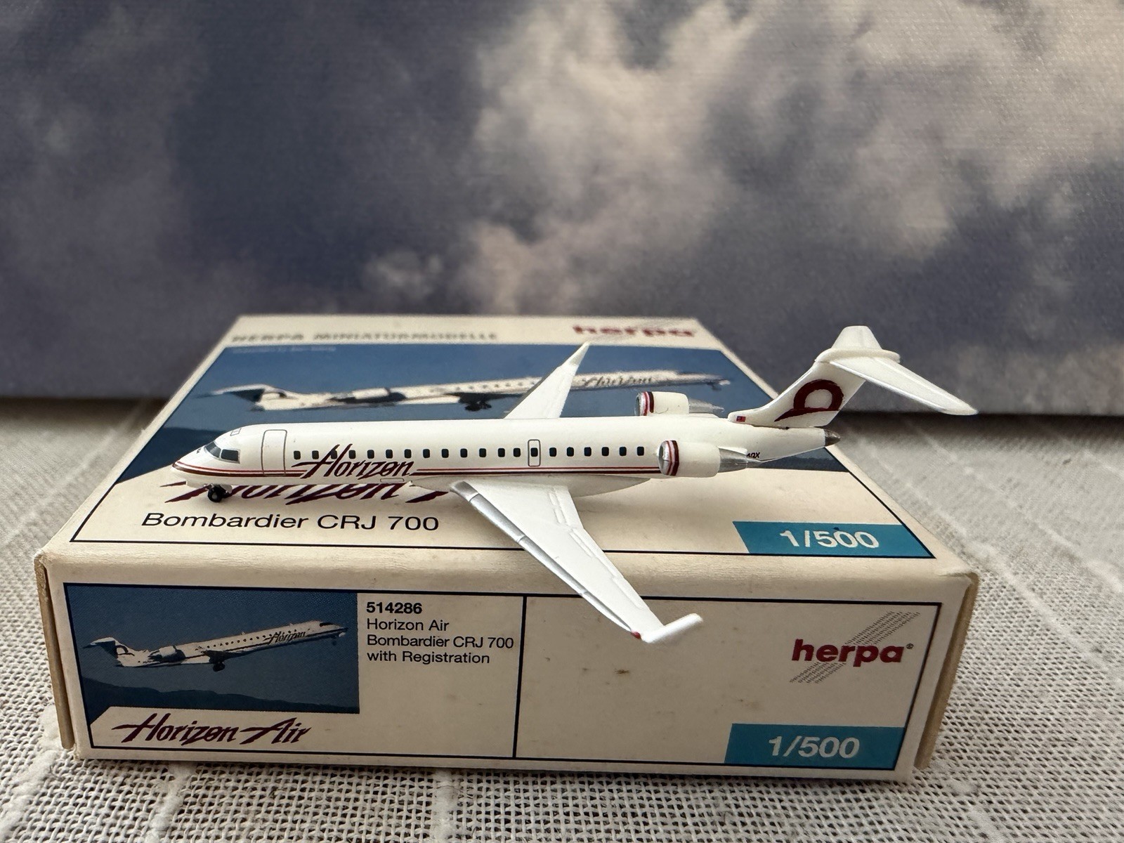 Herpa Wings Horizon BombardierCRJ-700 (NG) \ Herpa Wings Horizon BombardierCRJ-700 (NG) \