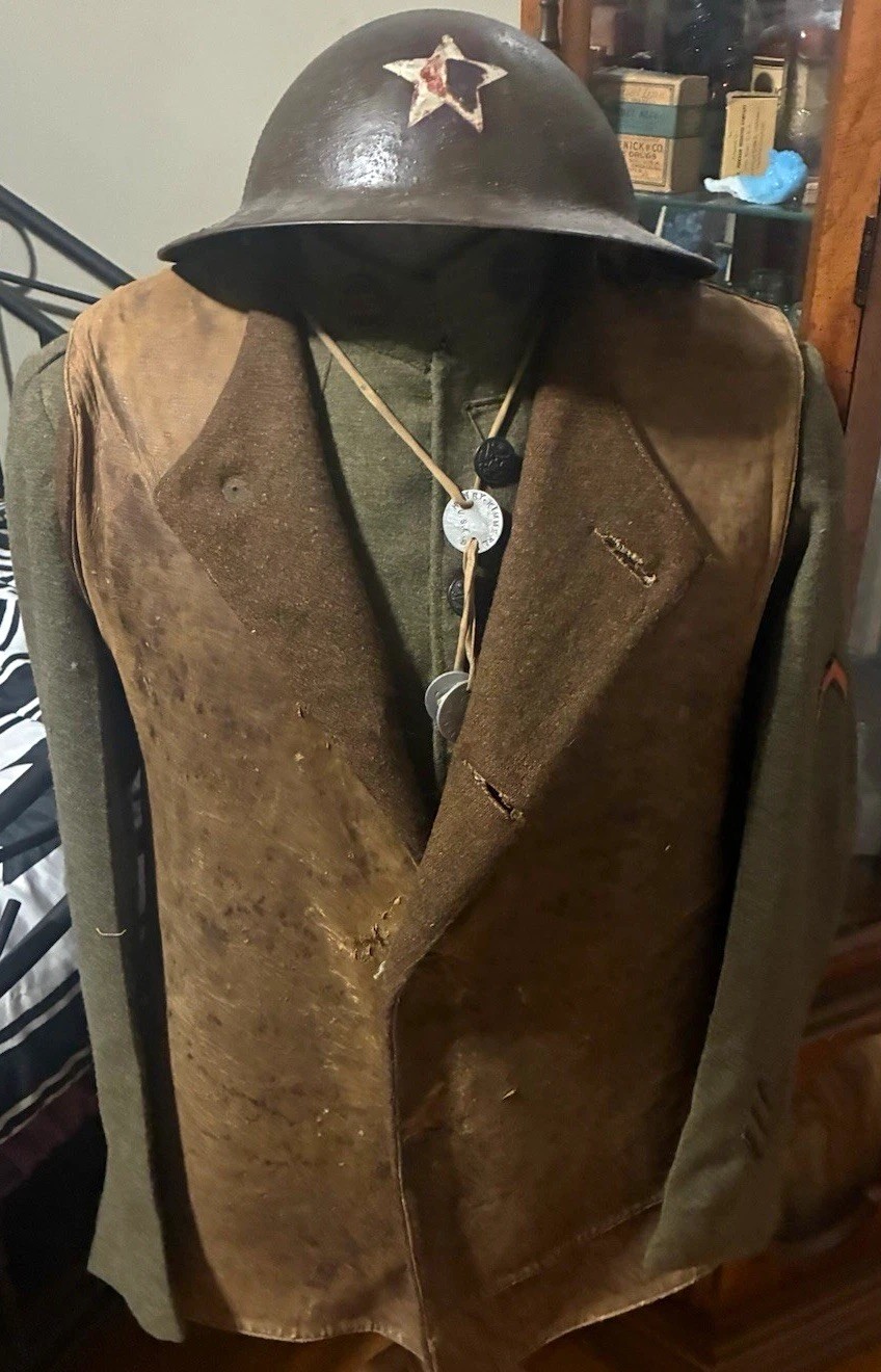 WW1 US NAMED 2nd division,17th field artillery uniform,helmet and leather jerkin