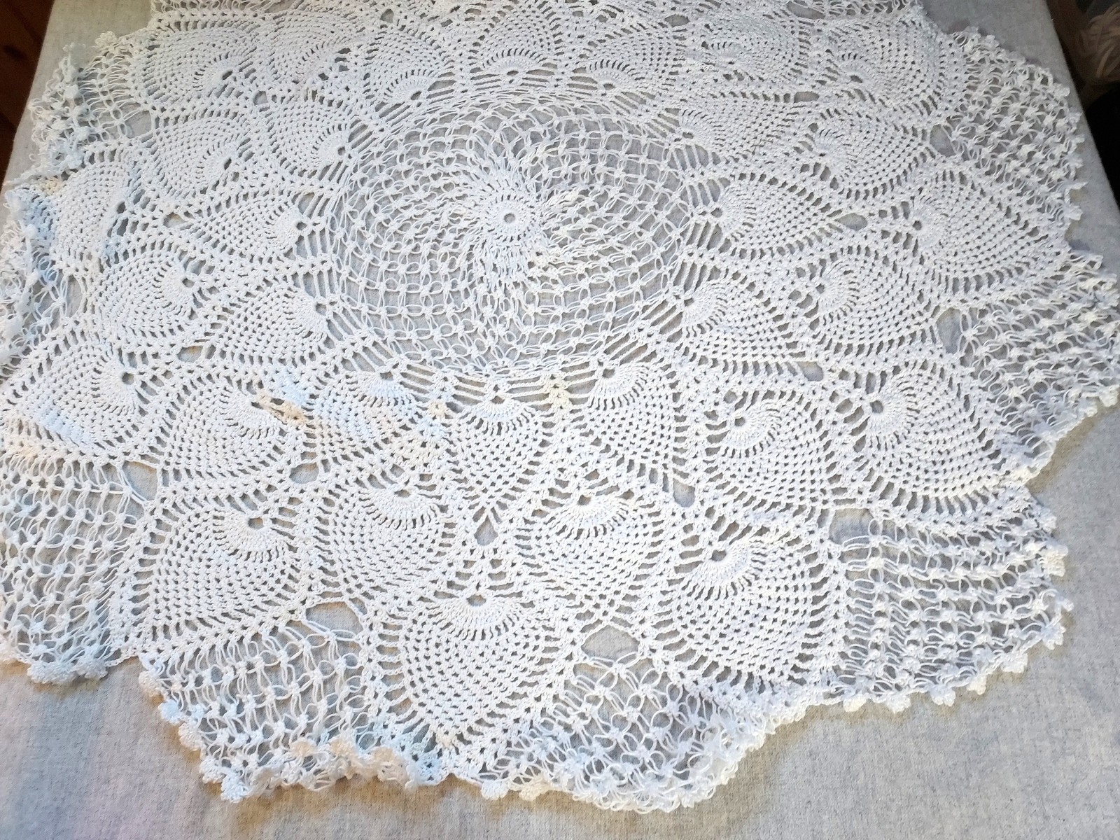 Vintage Hand Crocheted & Knotted Pineapple Tabletopper, White