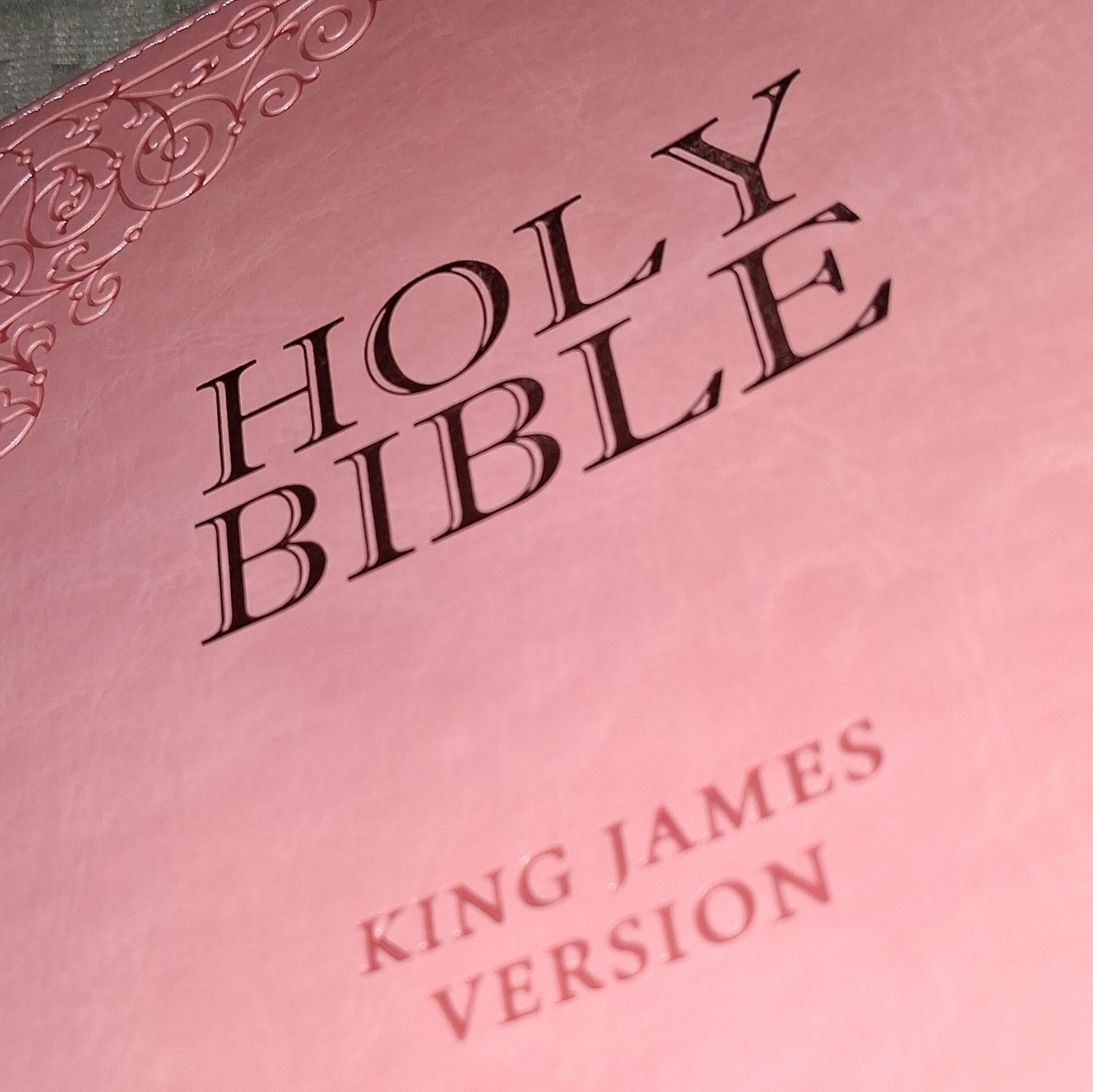 KJV Holy Bible King James Version Giant Print Full-Size Pink Leatherette KJV Holy Bible King James Version Giant Print Full-Size Pink Leatherette