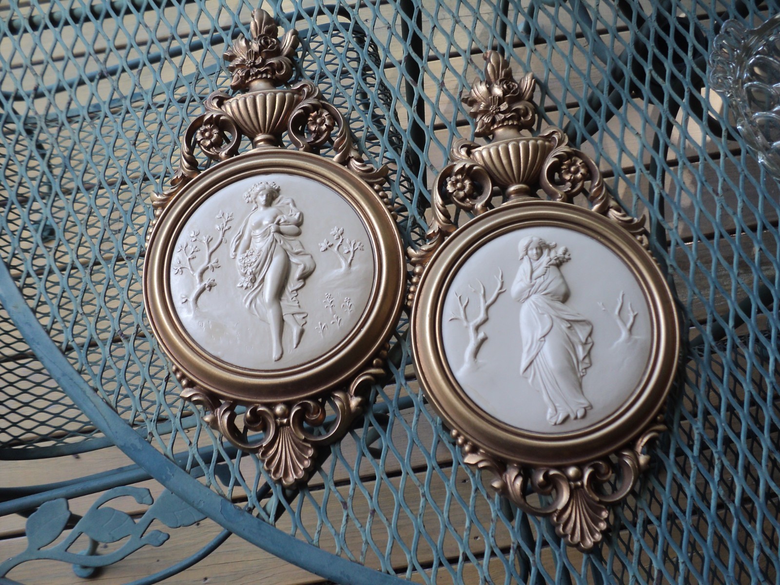 Vintage  Syroco Wall Plaques  Model 4056- -MCM- HOLLYWOOD REGENCY