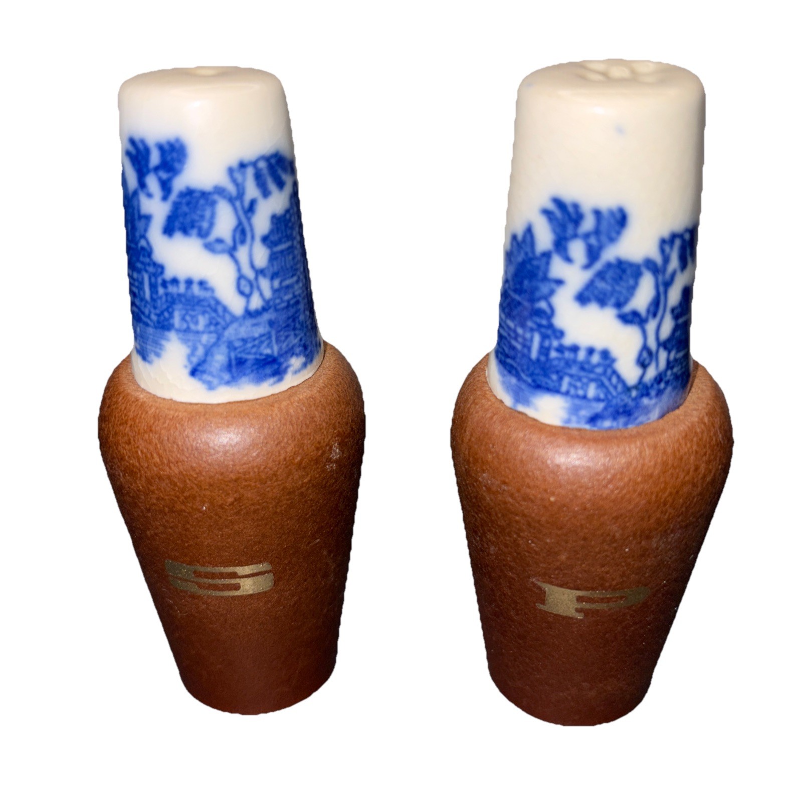 Blue Willow Salt & Pepper Shakers w Plugs Japan Blue Willow Salt & Pepper Shakers w Plugs Japan