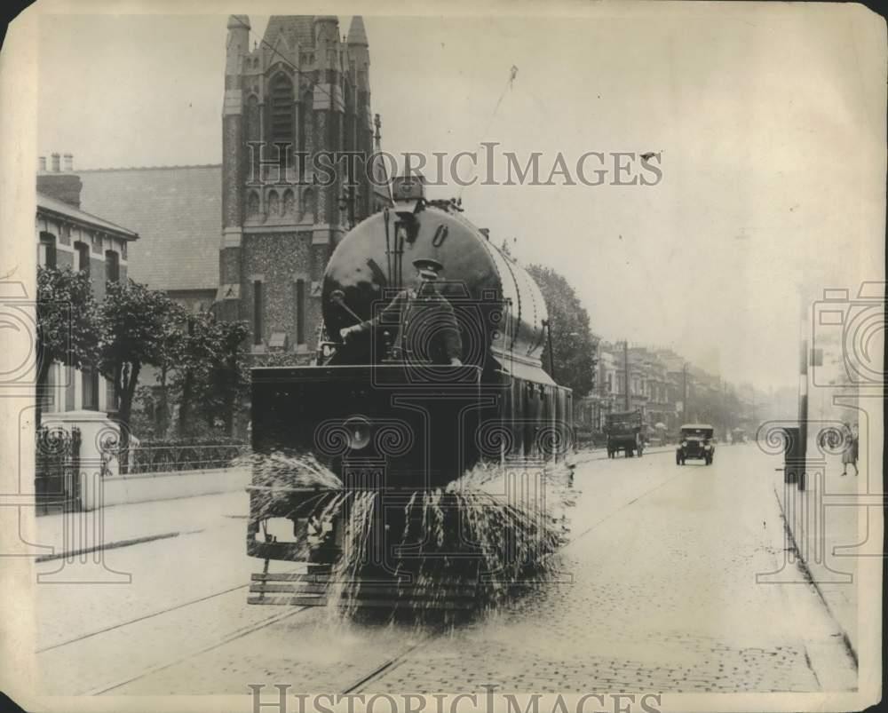 1929 Press Photo A novel street washer introduced in West Ham, England 1929 Press Photo A novel street washer introduced in West Ham, England