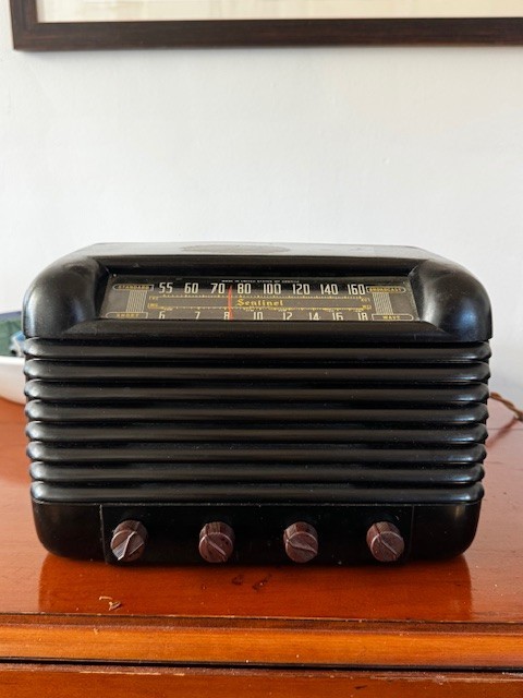 Vintage Sentinel Bakelite Tube Radio AM/Shortwave-Scope Loop Aerial 1941 Vintage Sentinel Bakelite Tube Radio AM/Shortwave-Scope Loop Aerial 1941