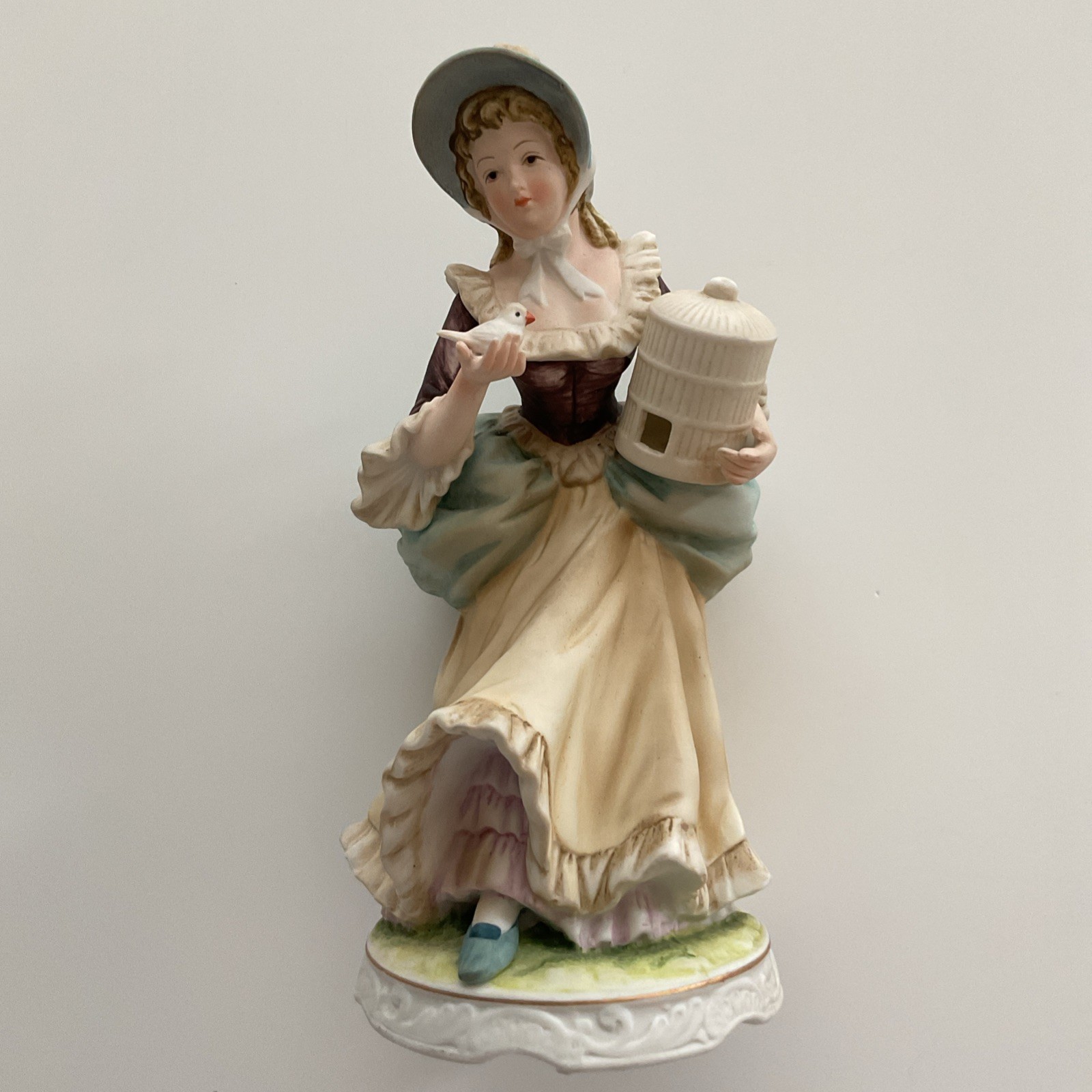 Vintage Porcelain Classic Gallery Figurines C-6639 Napcoware Girl