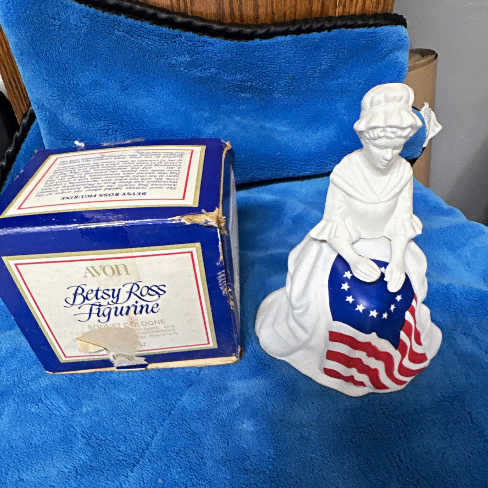 Avon Betsy Ross Sonnet Cologne Figurine Bottle w/ Box, 1976 Patriotic