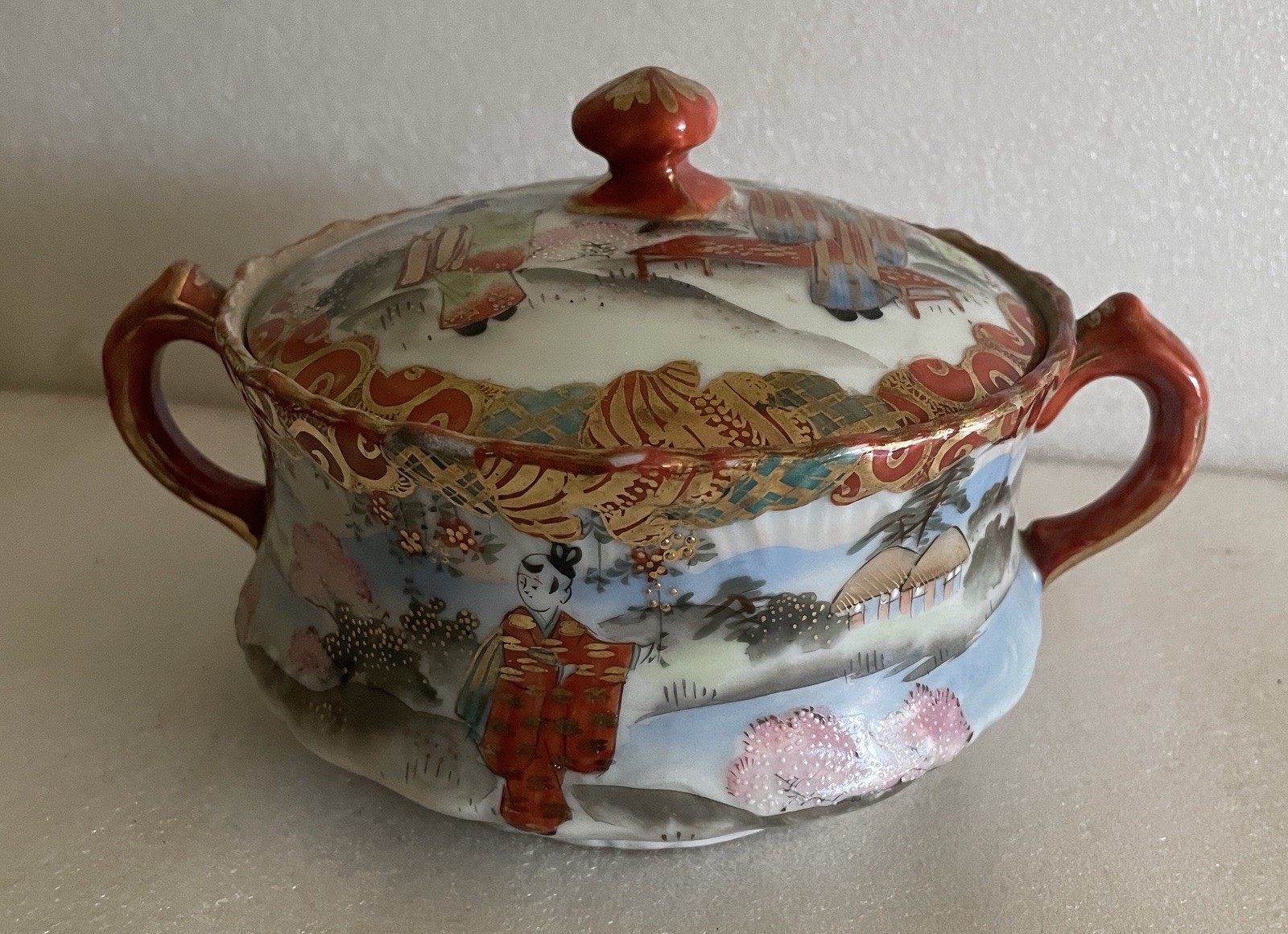 Japanese old painted geisha porcelain Bowl with lead