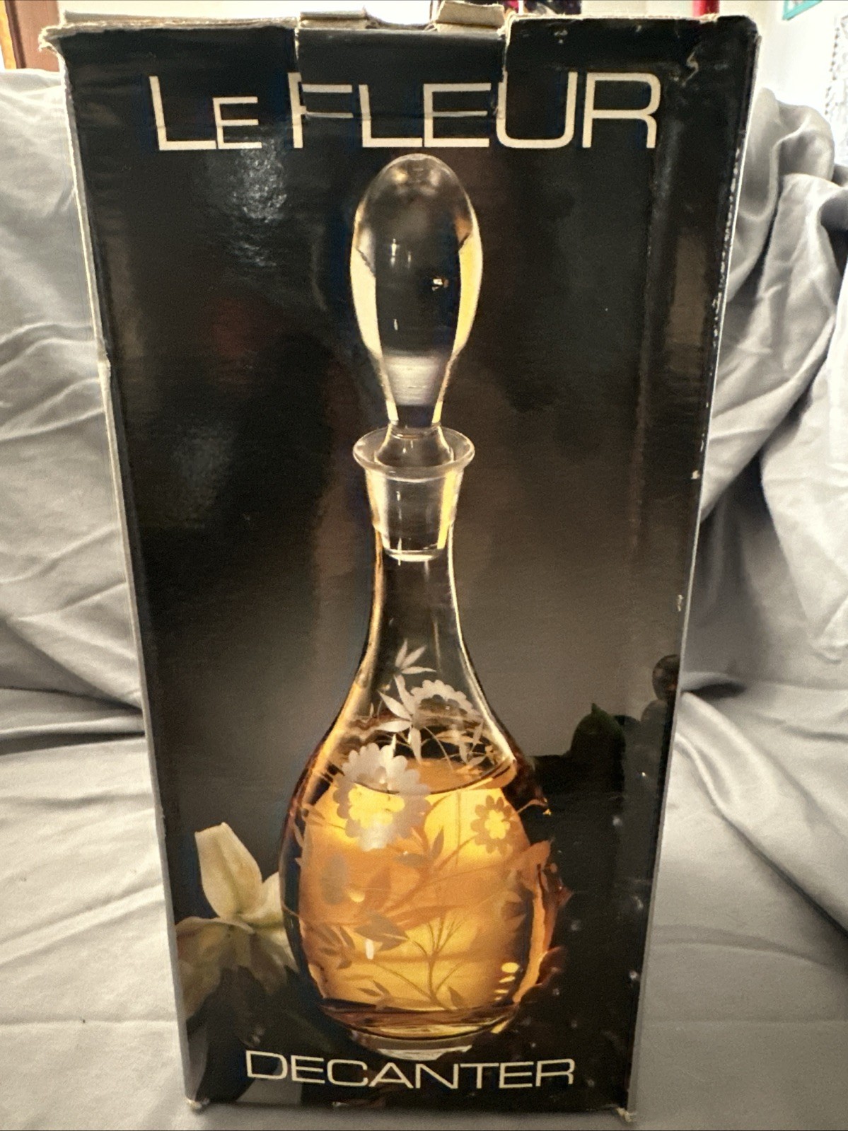 Le Fleur Decanter 1 Liter. Javit Crystal Made In Turkey. New W/ Damaged Box