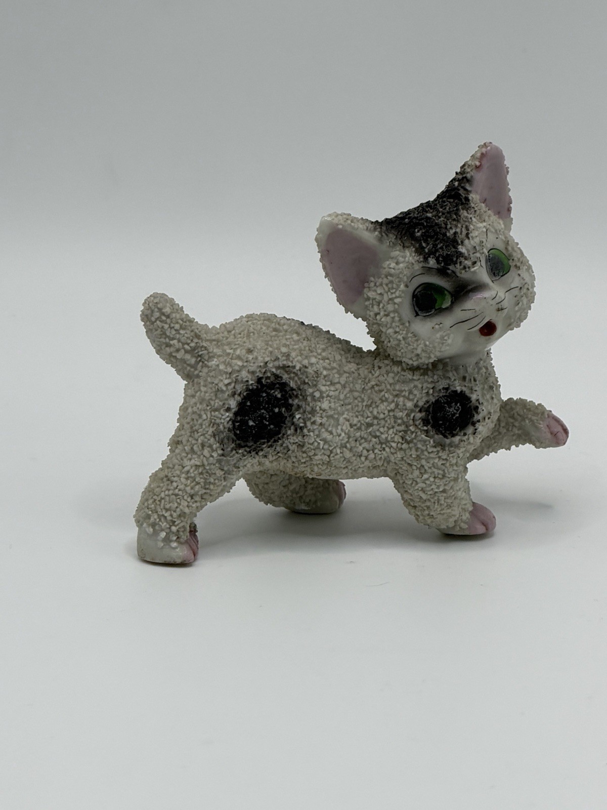 Vintage Porcelain Textured Cat Kitten Figurine 3.75” Japan Green Eyes