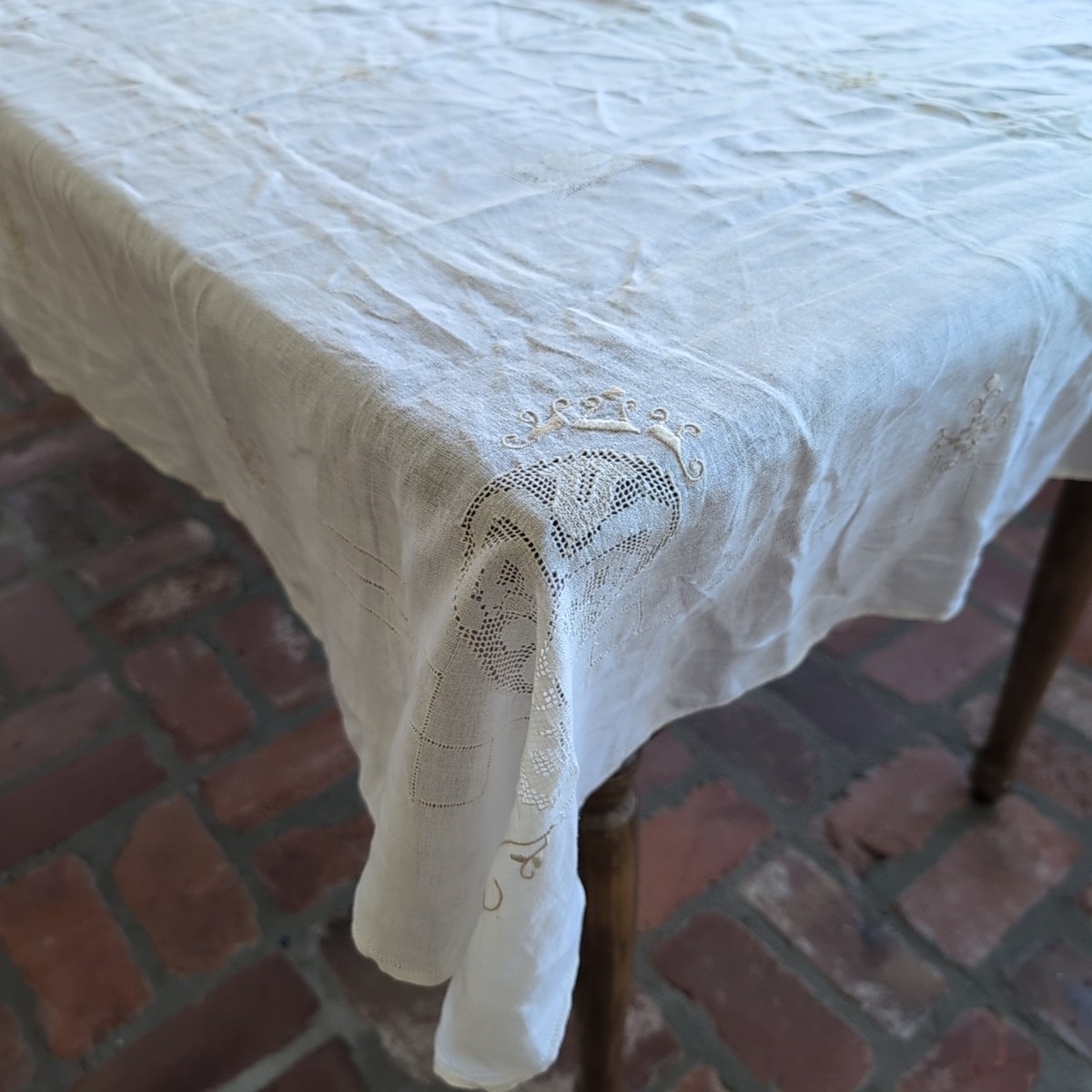 Vintage Handmade Tablecloth Whitework Embroidery & Filet Lace Inserts 50\ Vintage Handmade Tablecloth Whitework Embroidery & Filet Lace Inserts 50\