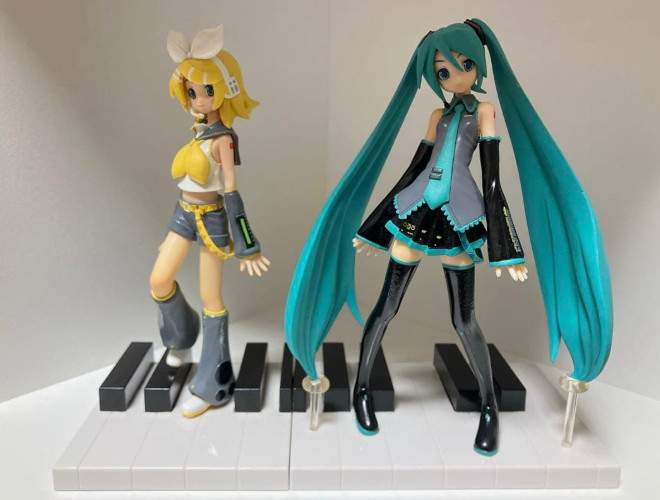 VOCALOID Hatsune Miku Kagamine Rin Extra Figure Set  Collectible Sega Anime