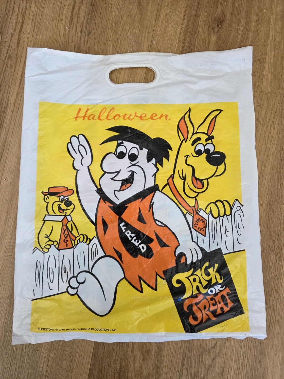 Extremely Rare 1975 Vintage Flintstone Scooby Doo Yogi Trick Or Treat Bag