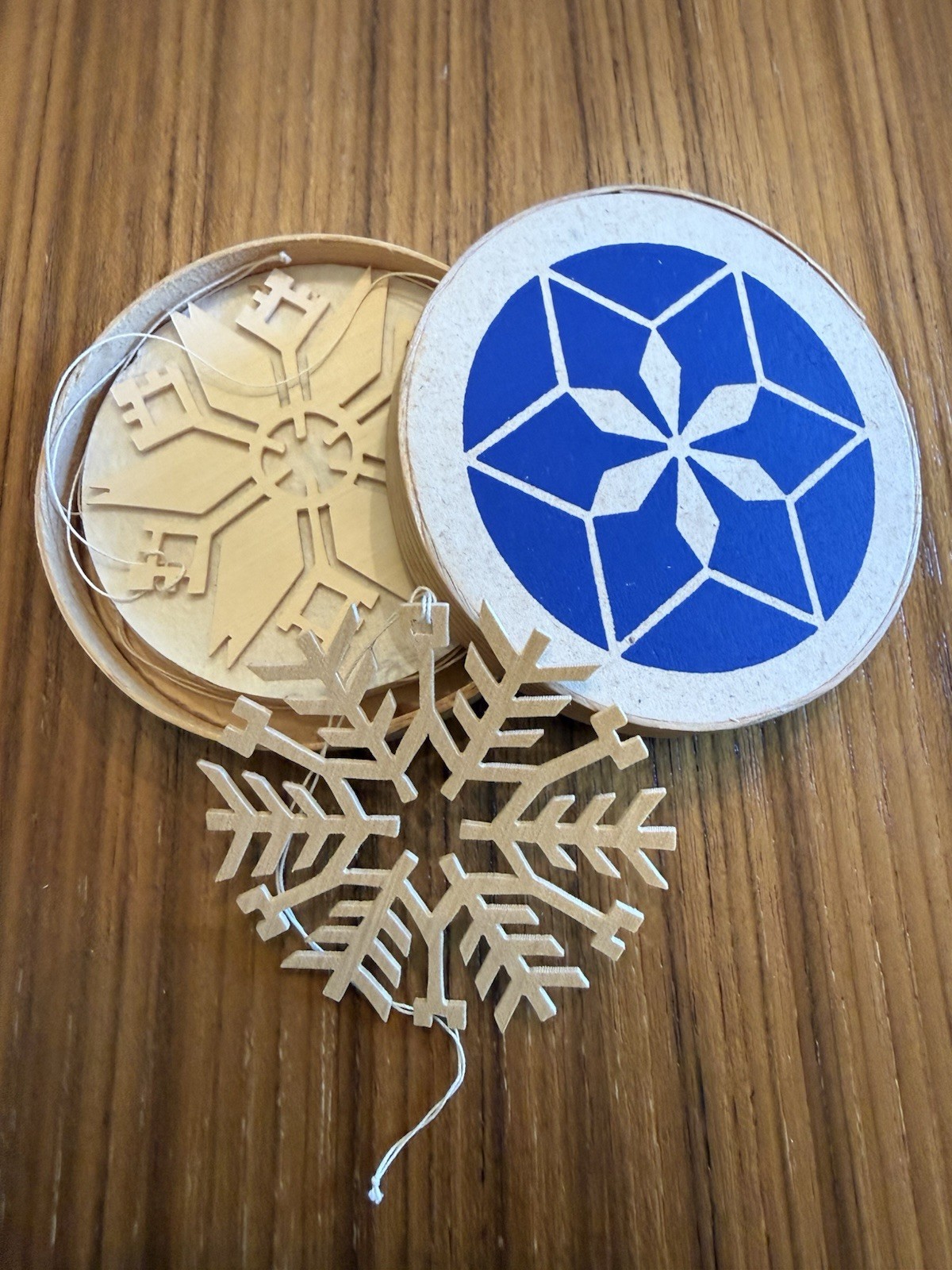Vtg East German Wooden Snowflake Ornaments Set 6 Erzgebirge GDR Christmas Boxed