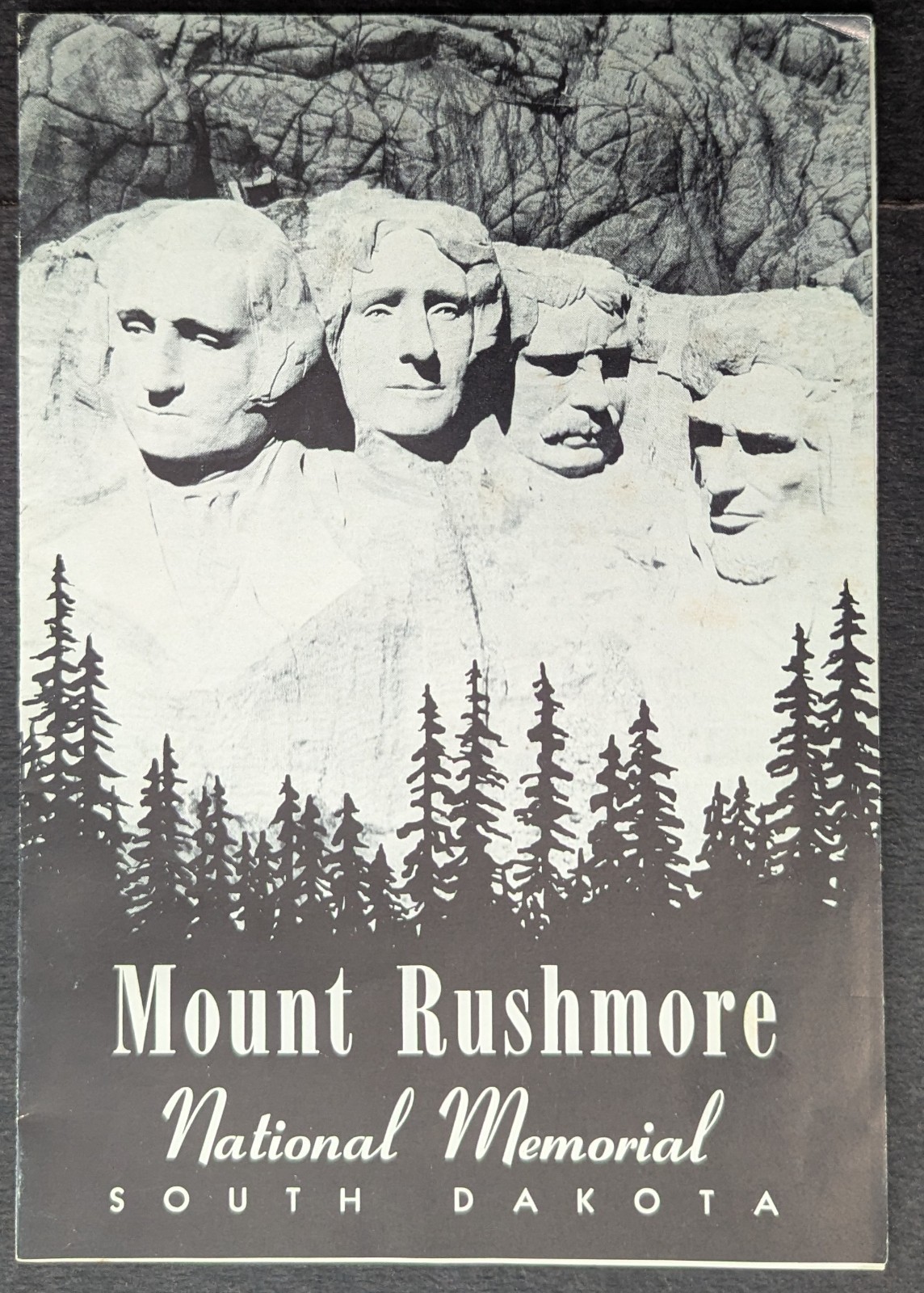 ***VINTAGE 1951 MOUNT RUSHMORE NATIONAL MEMORIAL SOUVENIR PAMPHLET***S. DAKOTA ***VINTAGE 1951 MOUNT RUSHMORE NATIONAL MEMORIAL SOUVENIR PAMPHLET***S. DAKOTA