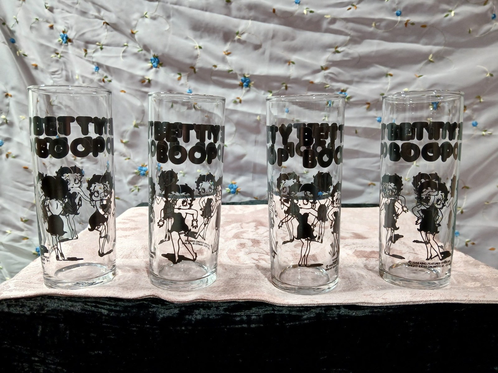 Betty Boop Vintage Set 4 drinking glasses, hardly ever used, RARE, Vintage 1993 Betty Boop Vintage Set 4 drinking glasses, hardly ever used, RARE, Vintage 1993