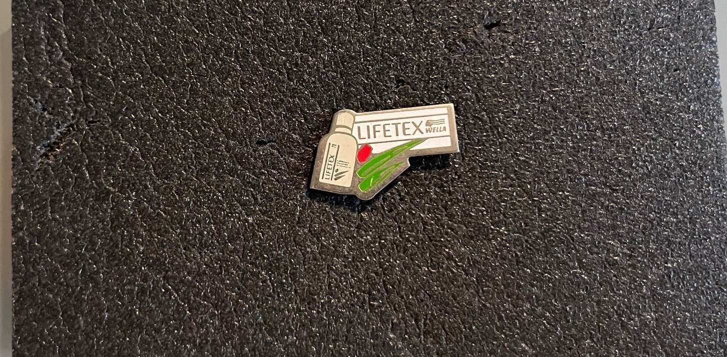 Pin’s Collector Rare - Authentic & Old : Lifetex Wella Pin’s Collector Rare - Authentic & Old : Lifetex Wella