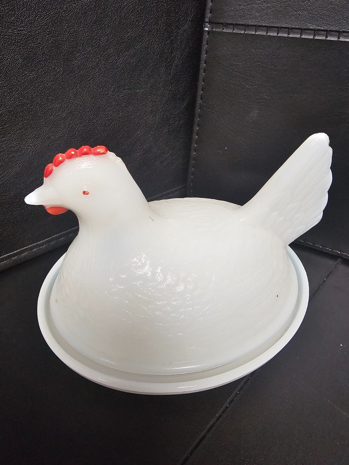 Vintage MILK GLASS HEN ON NEST WITH RED COMB & EYES- 3.5 Great Condition Vintage MILK GLASS HEN ON NEST WITH RED COMB & EYES- 3.5 Great Condition