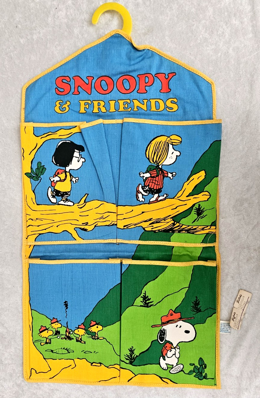 VTG 1970s Snoopy & Friends Camping Wall Hanging 4 Pocket Organizer Brand New VTG 1970s Snoopy & Friends Camping Wall Hanging 4 Pocket Organizer Brand New