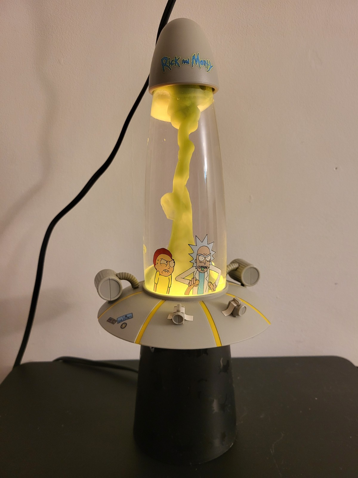 Super Rare Rick and Morty Space Ship Lava Lamp WORKS 