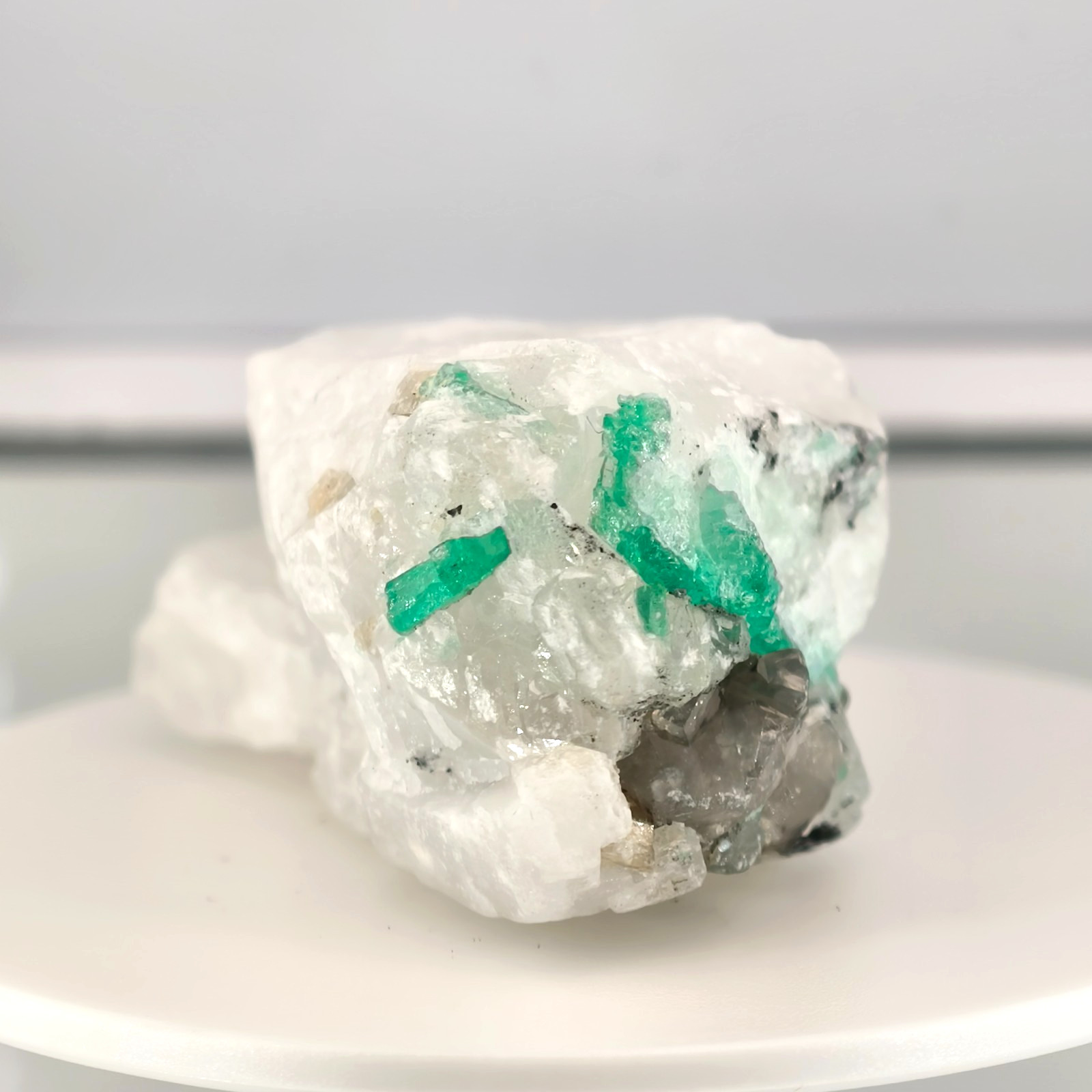 VERY CLEAR NATURAL EMERALD CRYSTAL ON MATRIX FROM MUZO - COLOMBIA 19.7 grams VERY CLEAR NATURAL EMERALD CRYSTAL ON MATRIX FROM MUZO - COLOMBIA 19.7 grams