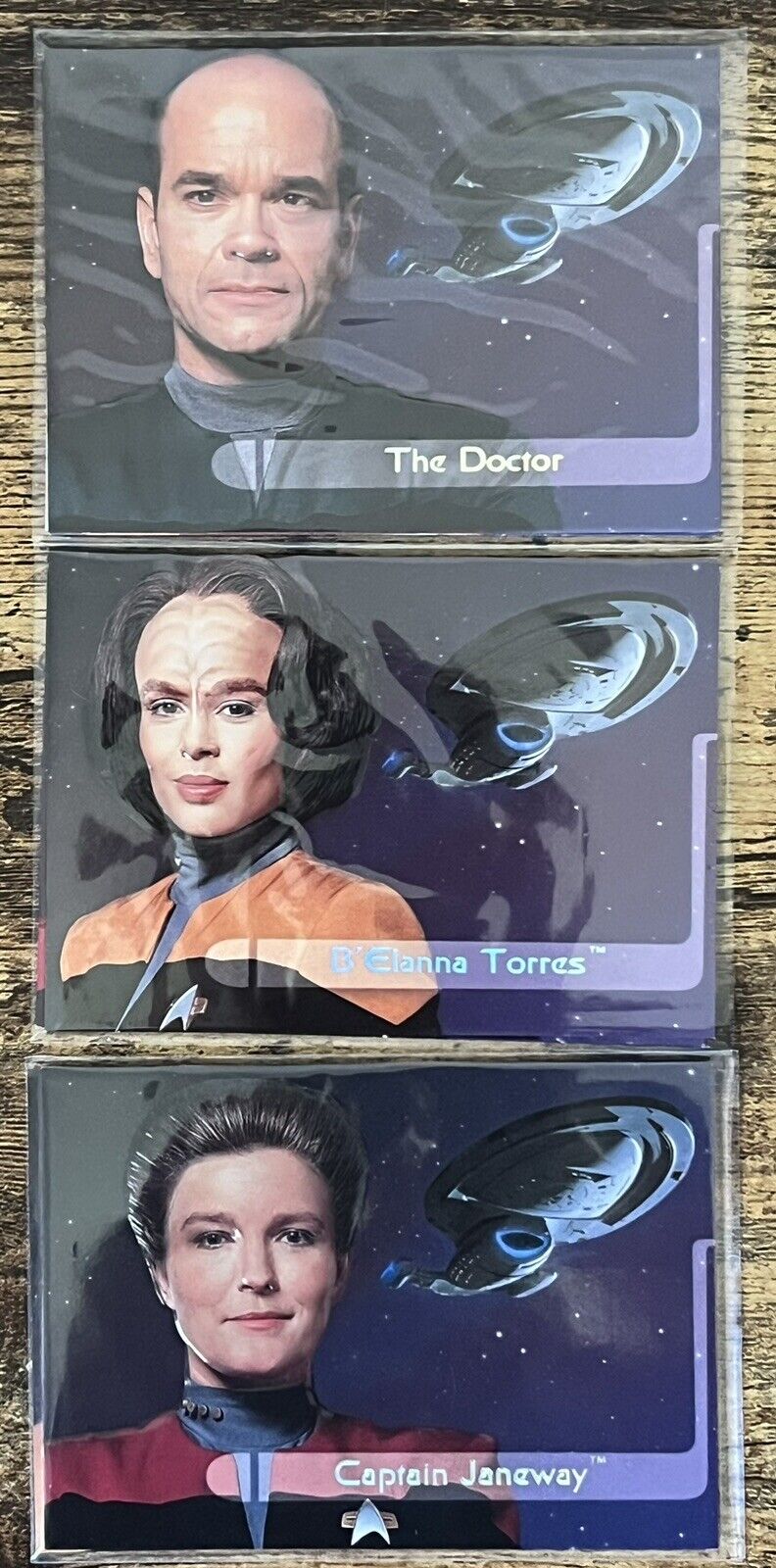 1995 Skybox Star Trek Voyager Embossed Crew Insert Cards 