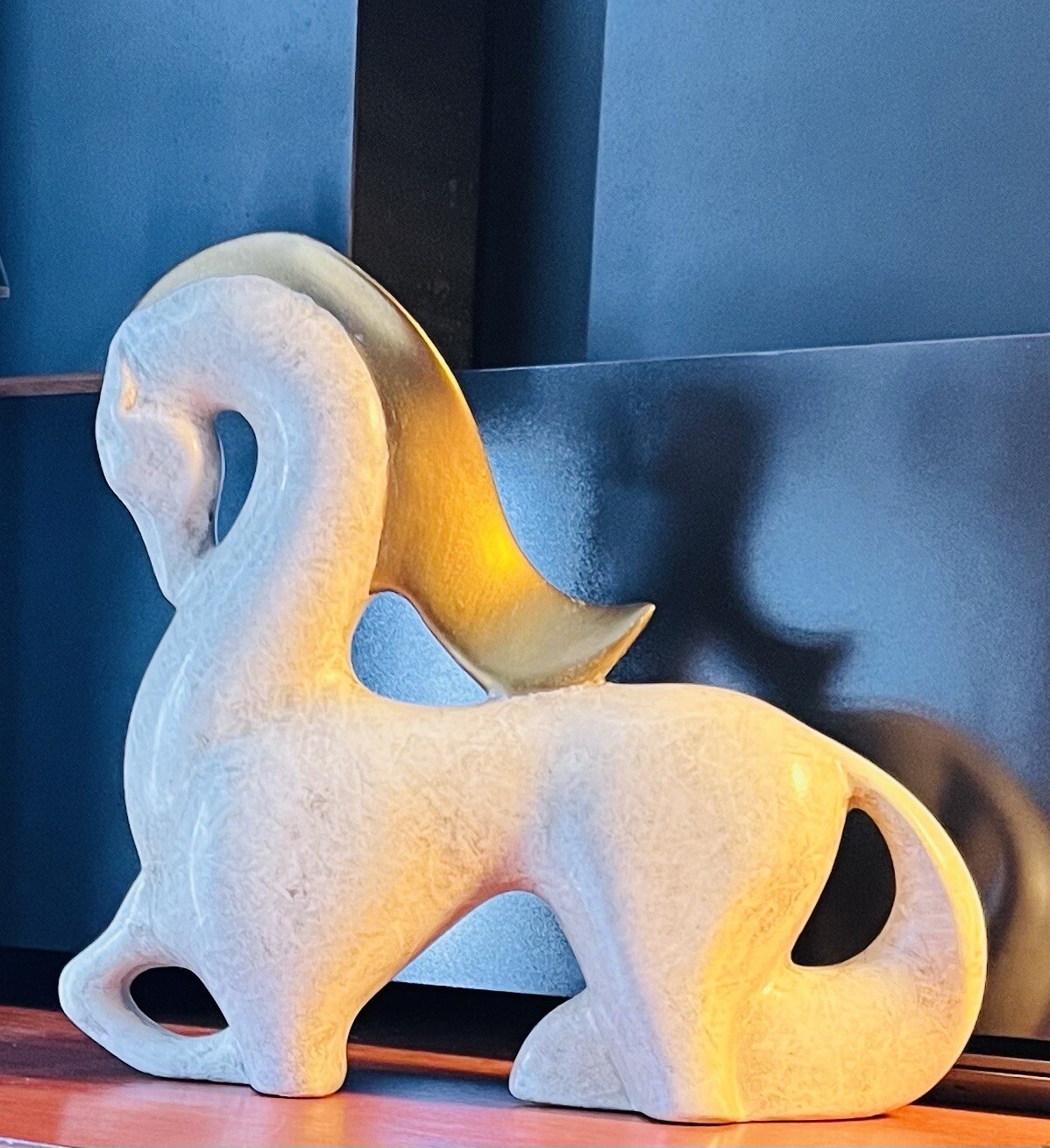 RARE/VINTAGE JARU DESIGN MCM ART DECO Gold Off-WHITE CERAMIC HORSE SCULPTURE RARE/VINTAGE JARU DESIGN MCM ART DECO Gold Off-WHITE CERAMIC HORSE SCULPTURE