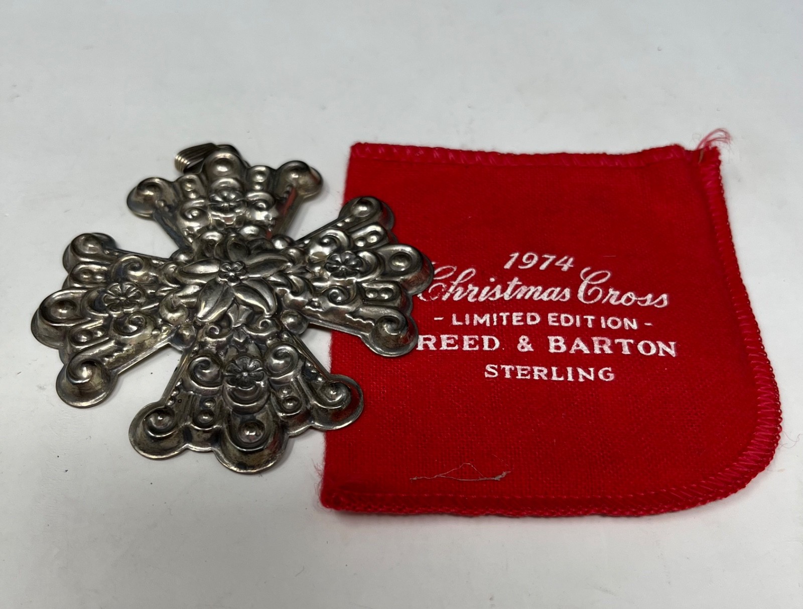 VINTAGE 1974 REED & BARTON STERLING CHRISTMAS CROSS ORNAMENT WITH BOX WOW VINTAGE 1974 REED & BARTON STERLING CHRISTMAS CROSS ORNAMENT WITH BOX WOW