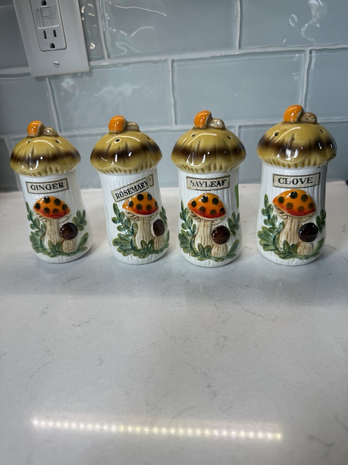 4 MERRY MUSHROOM SPICE SHAKERS AND NAPKIN HOLDER