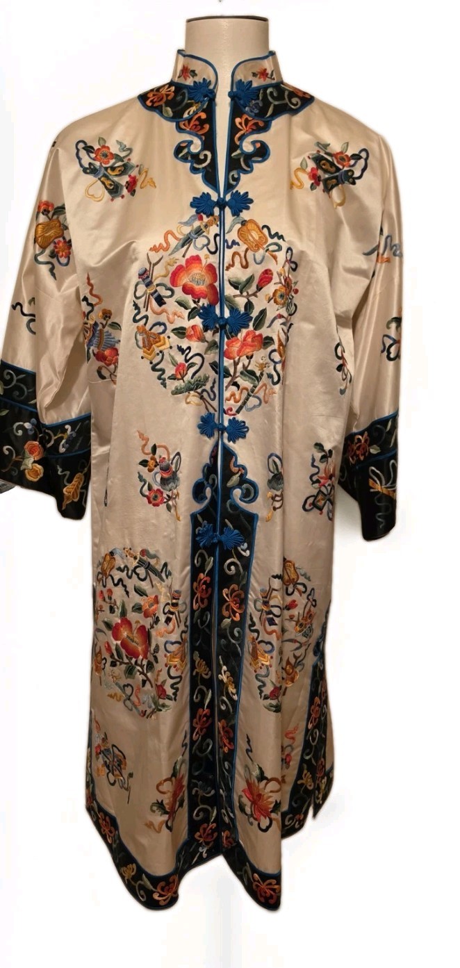 Vintage Bai Hua Embroidered Silk Kimono Jacket Robe VGC Small Medium Vintage Bai Hua Embroidered Silk Kimono Jacket Robe VGC Small Medium