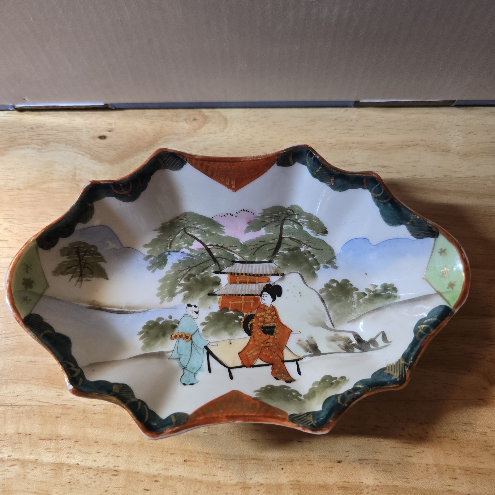 Vintage Japan Porcelain Geisha Scenic Trinket Dish Bowl Gold Scalloped Edge