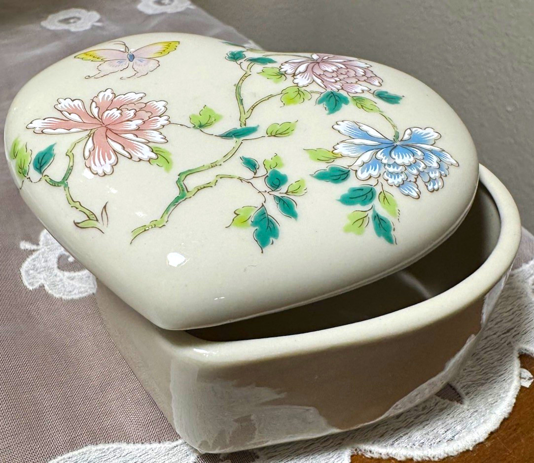 1970s Takahashi Trading Company San Francisco Heart Trinket Box Floral Japan
