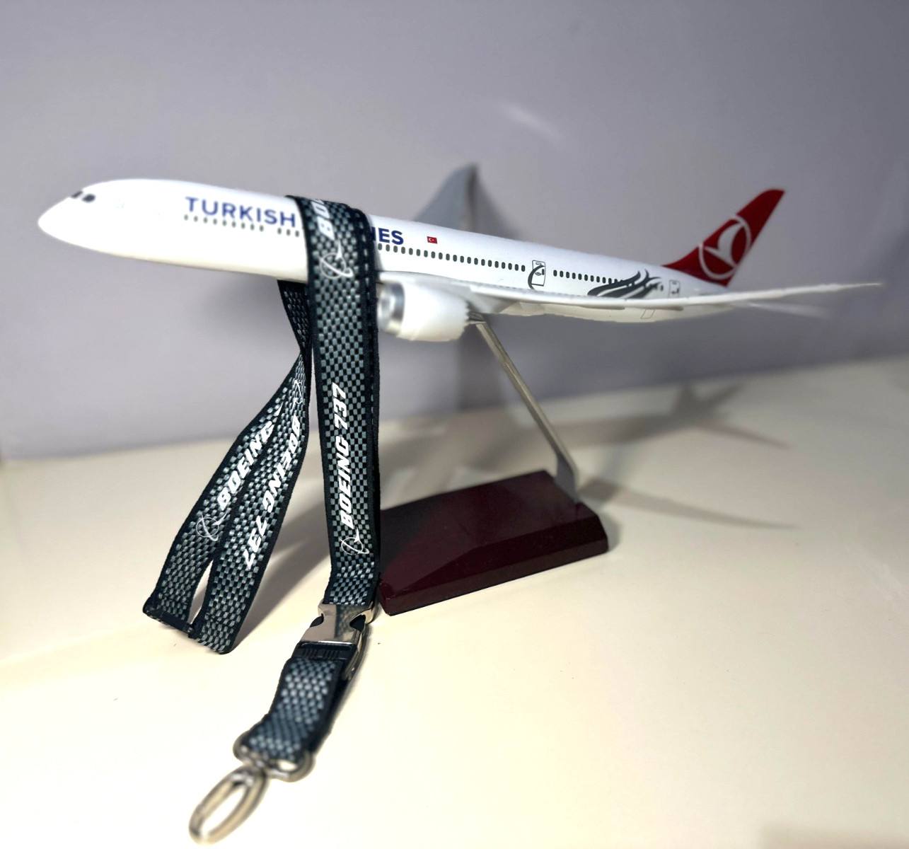 BOEING 737 CARBON FIBER LANYARD / BRAND NEW / PILOT / CABIN CREW