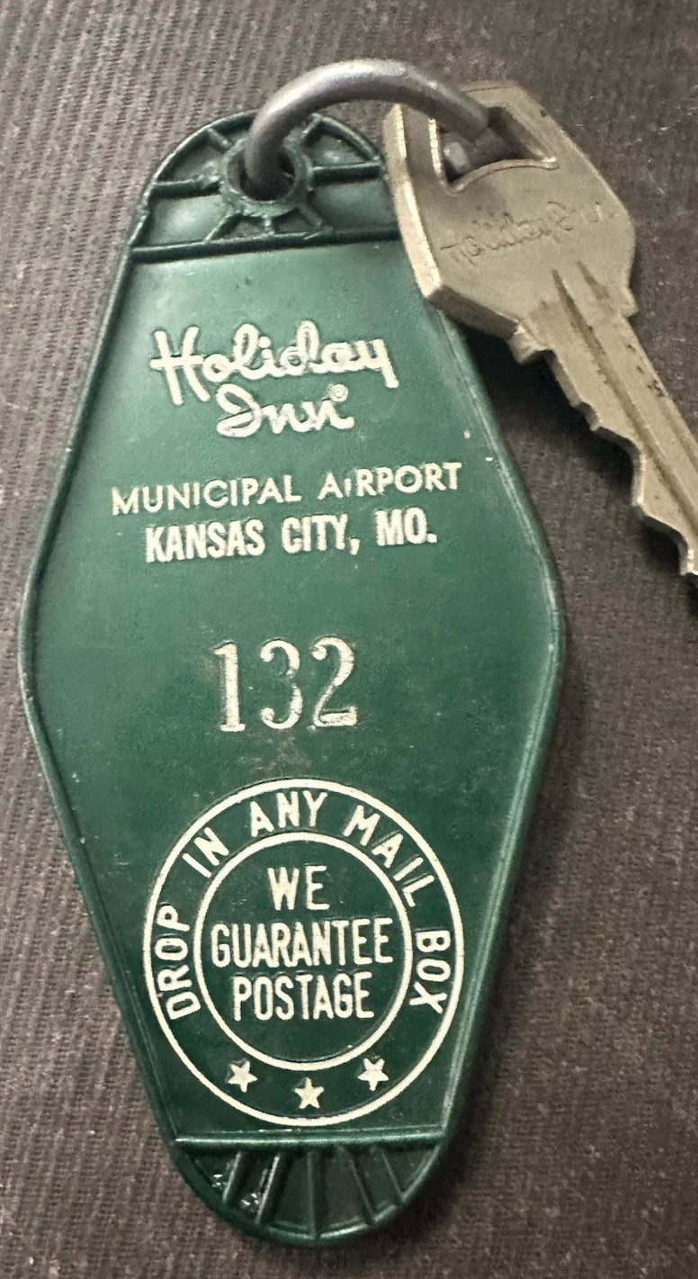 Holiday Inn Municipal Airport Kansas City, Missouri Hotel Room Key #132 Fob