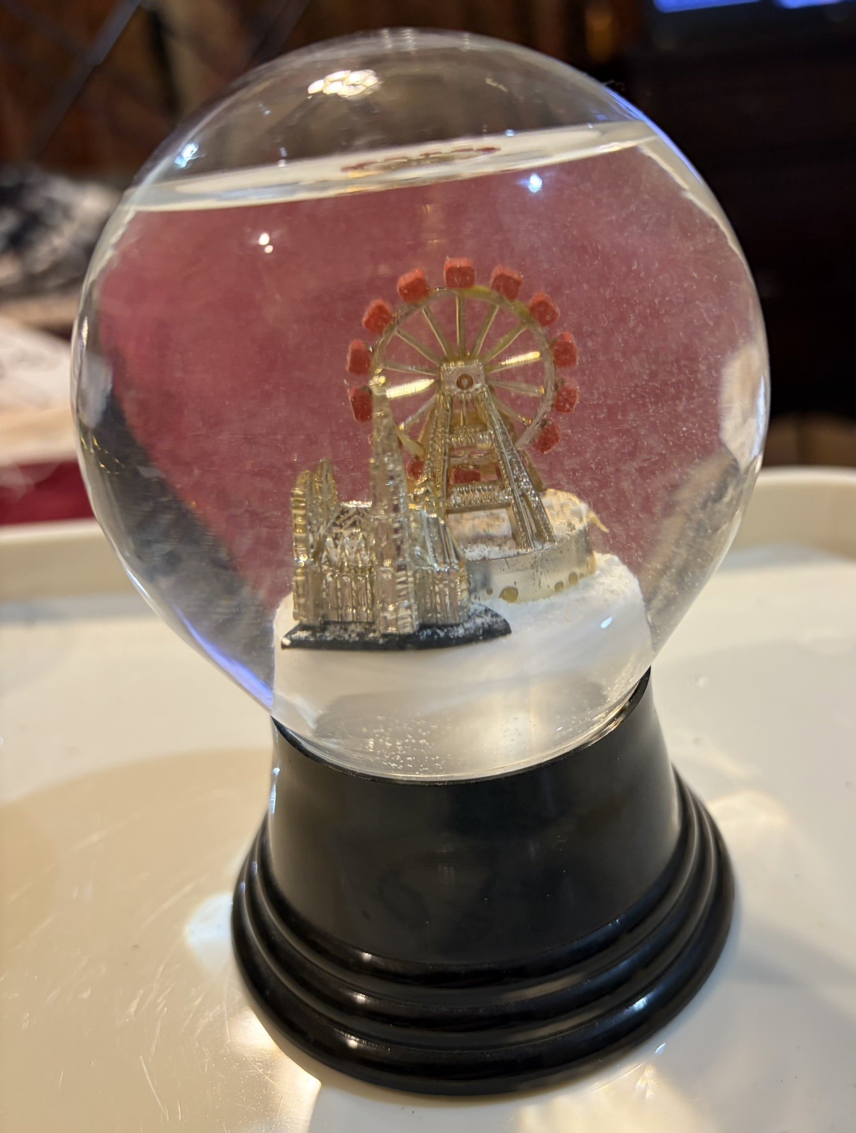Snow globe is Viennese landmarks-Riesenrad (Ferris Wheel) & St. Stephen\'s Cathed Snow globe is Viennese landmarks-Riesenrad (Ferris Wheel) & St. Stephen\'s Cathed