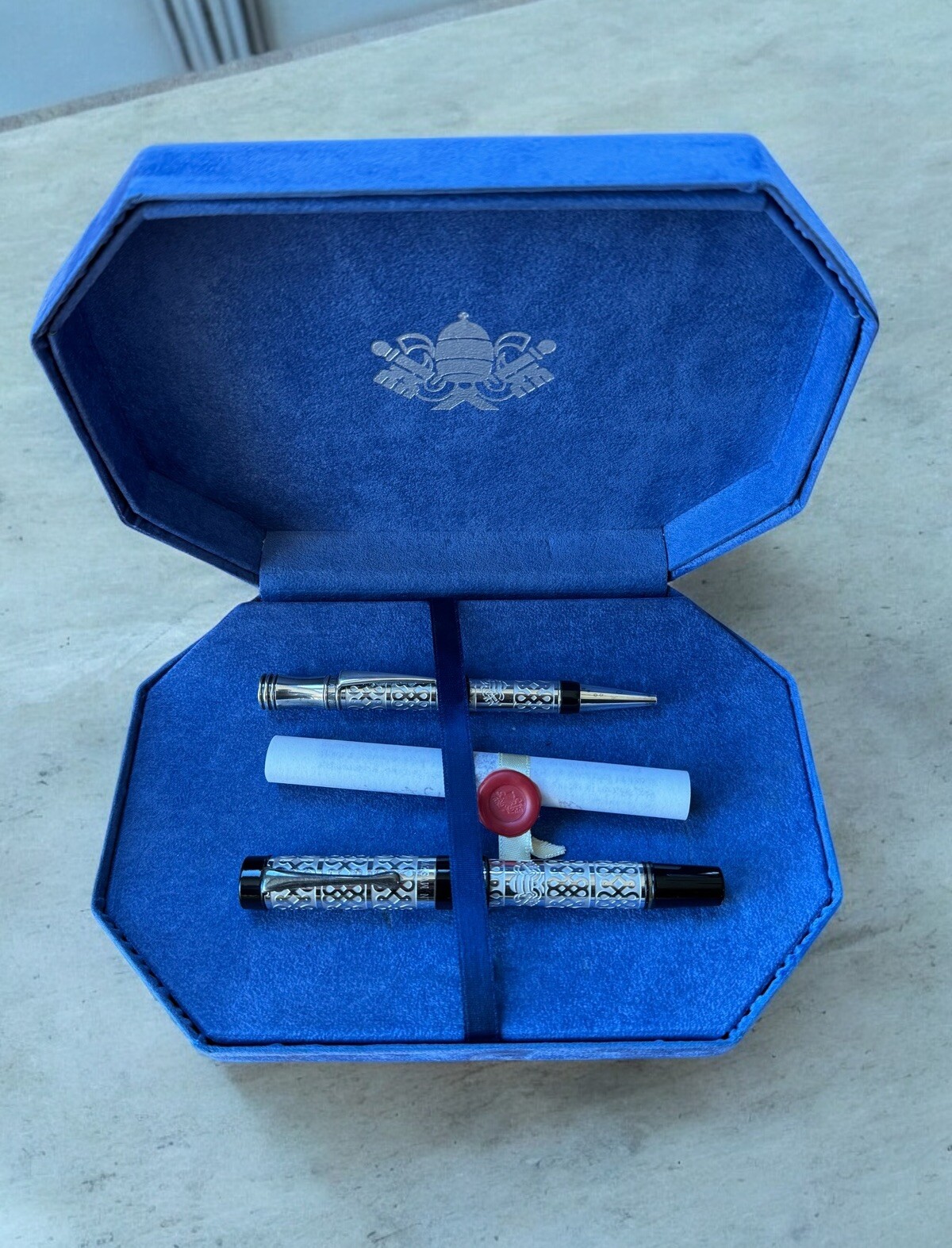 Vatican Museums Bas-Relief Fountain Pen and Ballpoint Set Limited Edition | New