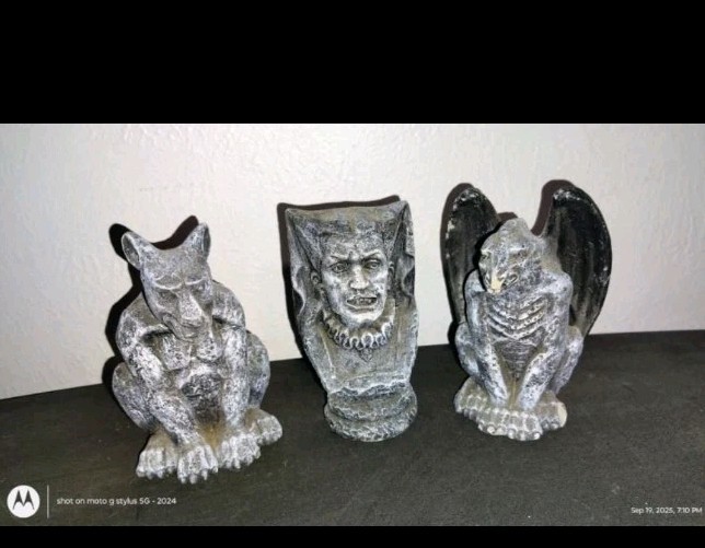 HALLOWEEN GARGOYLE STATUES LATEX MOLD CONCRETE/PLASTER dracula HALLOWEEN GARGOYLE STATUES LATEX MOLD CONCRETE/PLASTER dracula