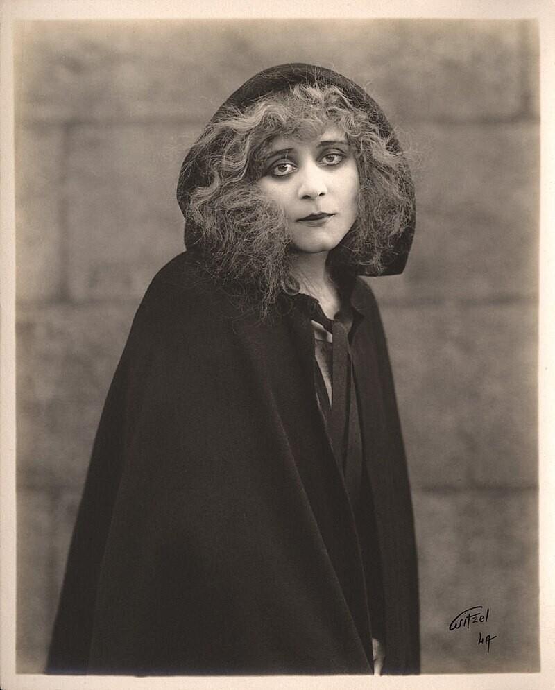 THEDA BARA - That Haunted Look - Early Film Star - 5 x 7 inch Photo Print THEDA BARA - That Haunted Look - Early Film Star - 5 x 7 inch Photo Print