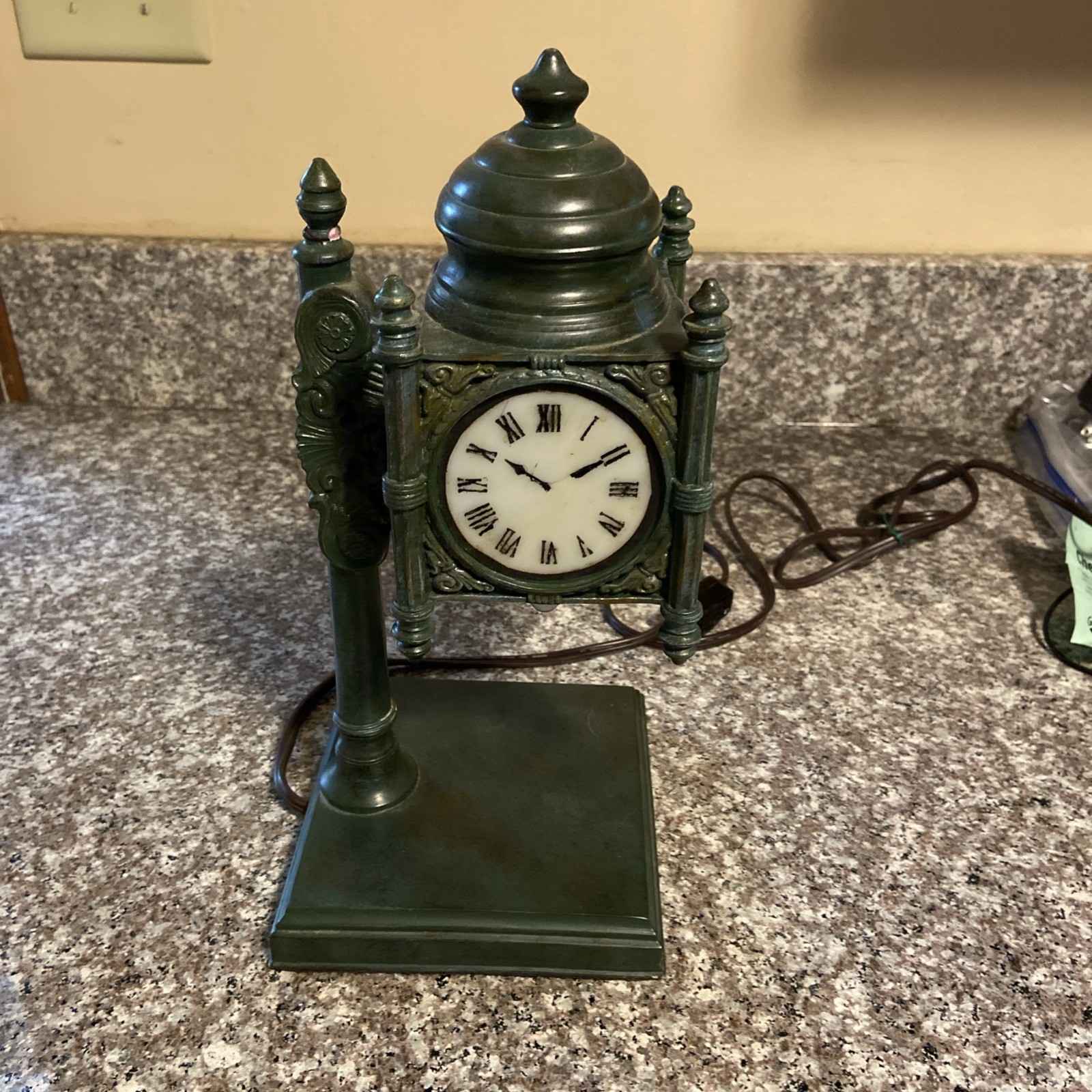 Rare Marshall Fields Quoizel Iconic State Street Chicago Tiffany Clock Lamp VGC Rare Marshall Fields Quoizel Iconic State Street Chicago Tiffany Clock Lamp VGC