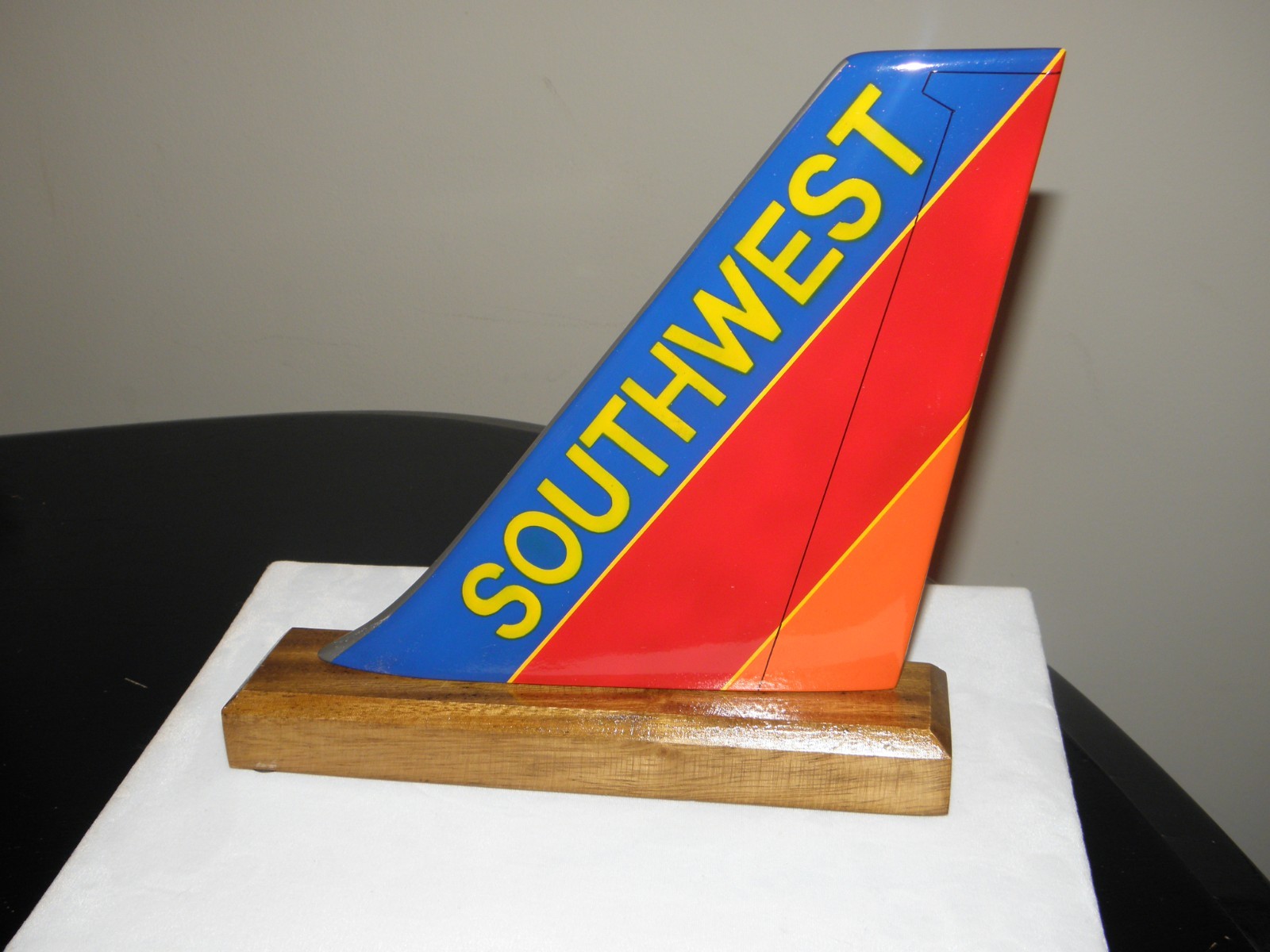 SOUTHWEST AIRLINE MODEL AIRPLANE WOOD TAIL 1960s-1980s PILOT GIFT NEW