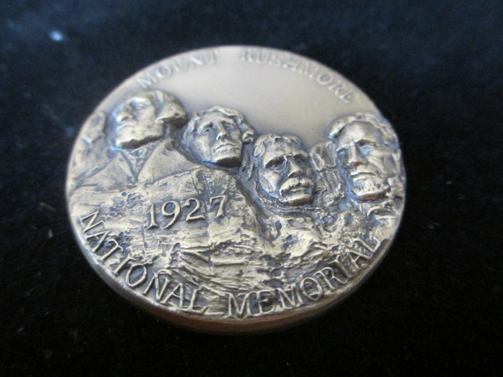 MT. Rushmore National Monument Black Hills S.D Coin Commemorative