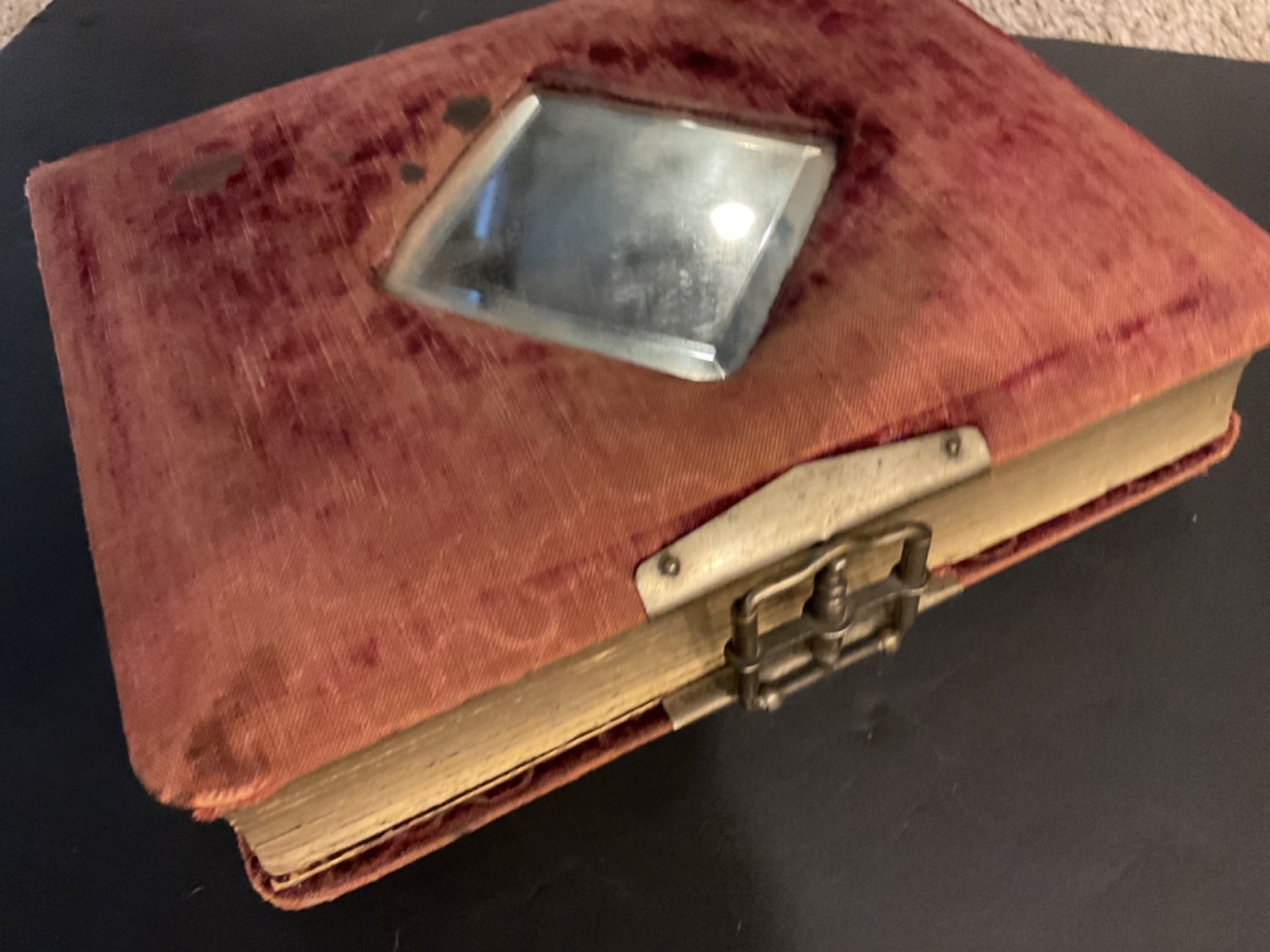 antique 1880s plush cabinet card album with 40+ cards rare w/  cool buckle clasp
