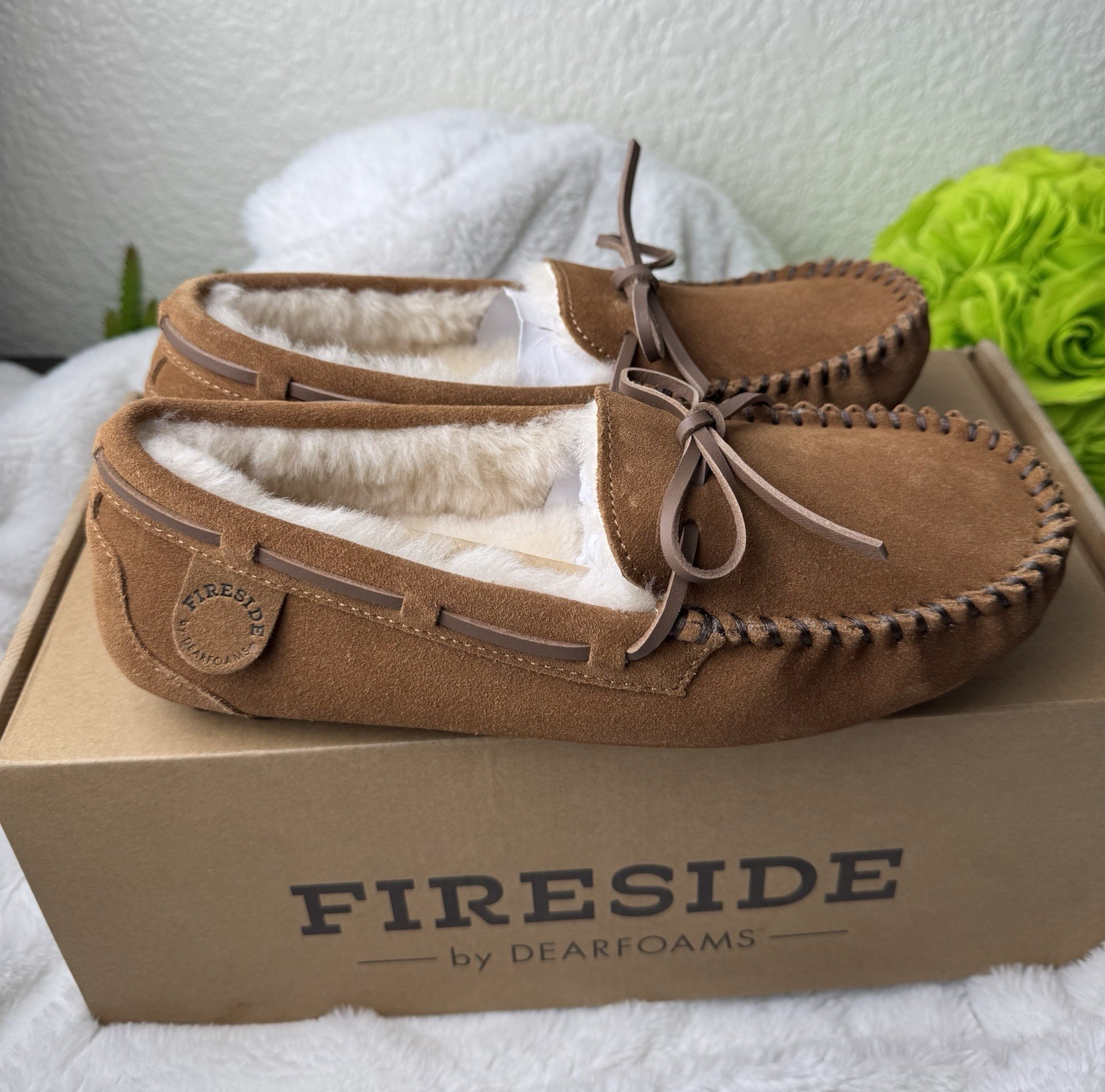 Dearfoams Women\'s Fireside Water Resistant Shearling Victoria Moc Slippers, sz 8