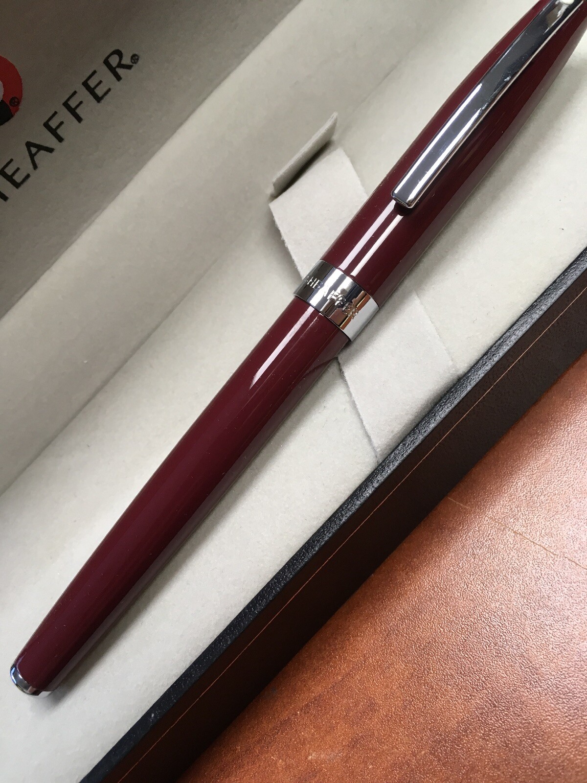 Sheaffer Sagaris Gloss Wine “F” Nib Fountain Pen Sheaffer Sagaris Gloss Wine “F” Nib Fountain Pen
