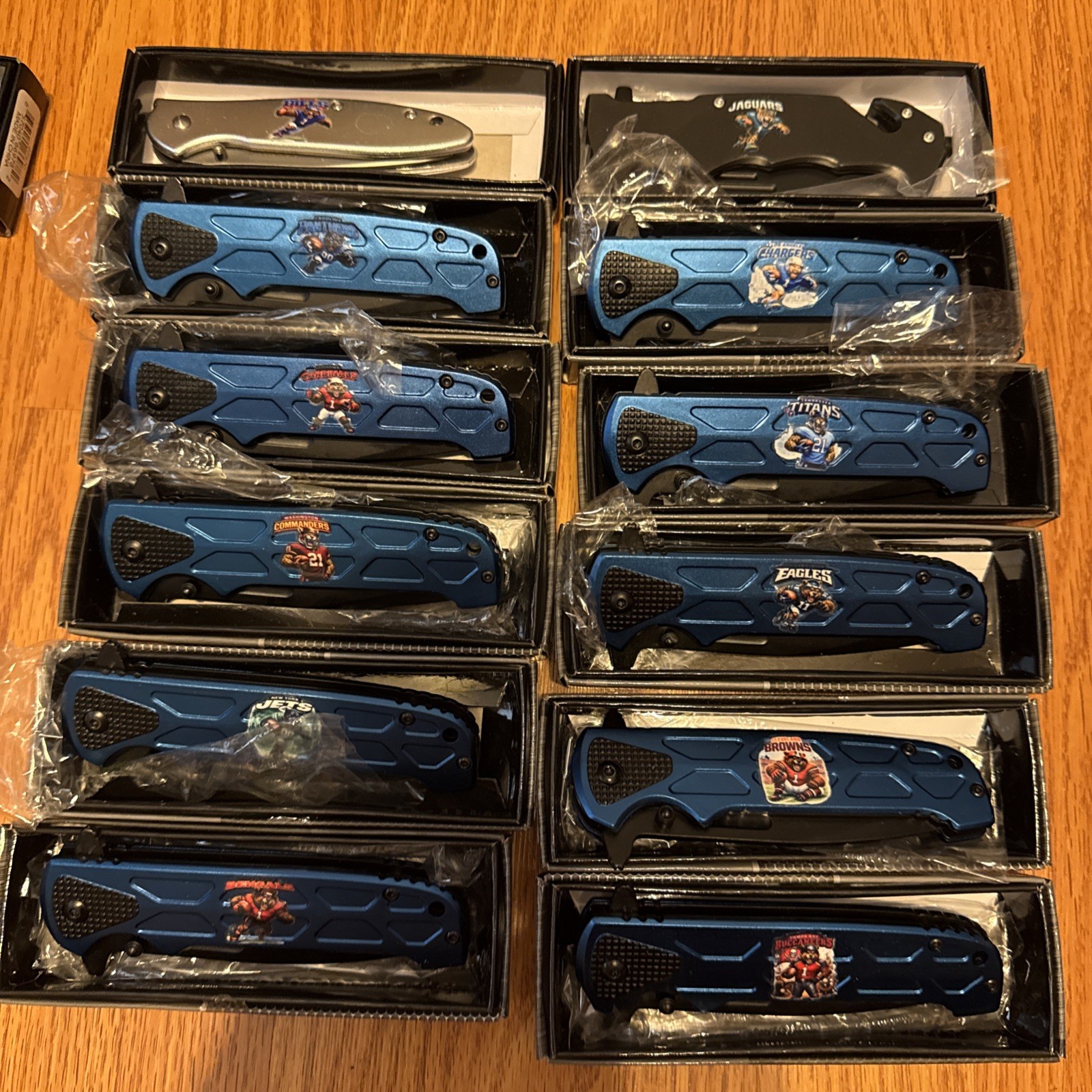 NFL Football Team Pick 1 Spring Assisted Open Pocket Knife NFL Football Team Pick 1 Spring Assisted Open Pocket Knife