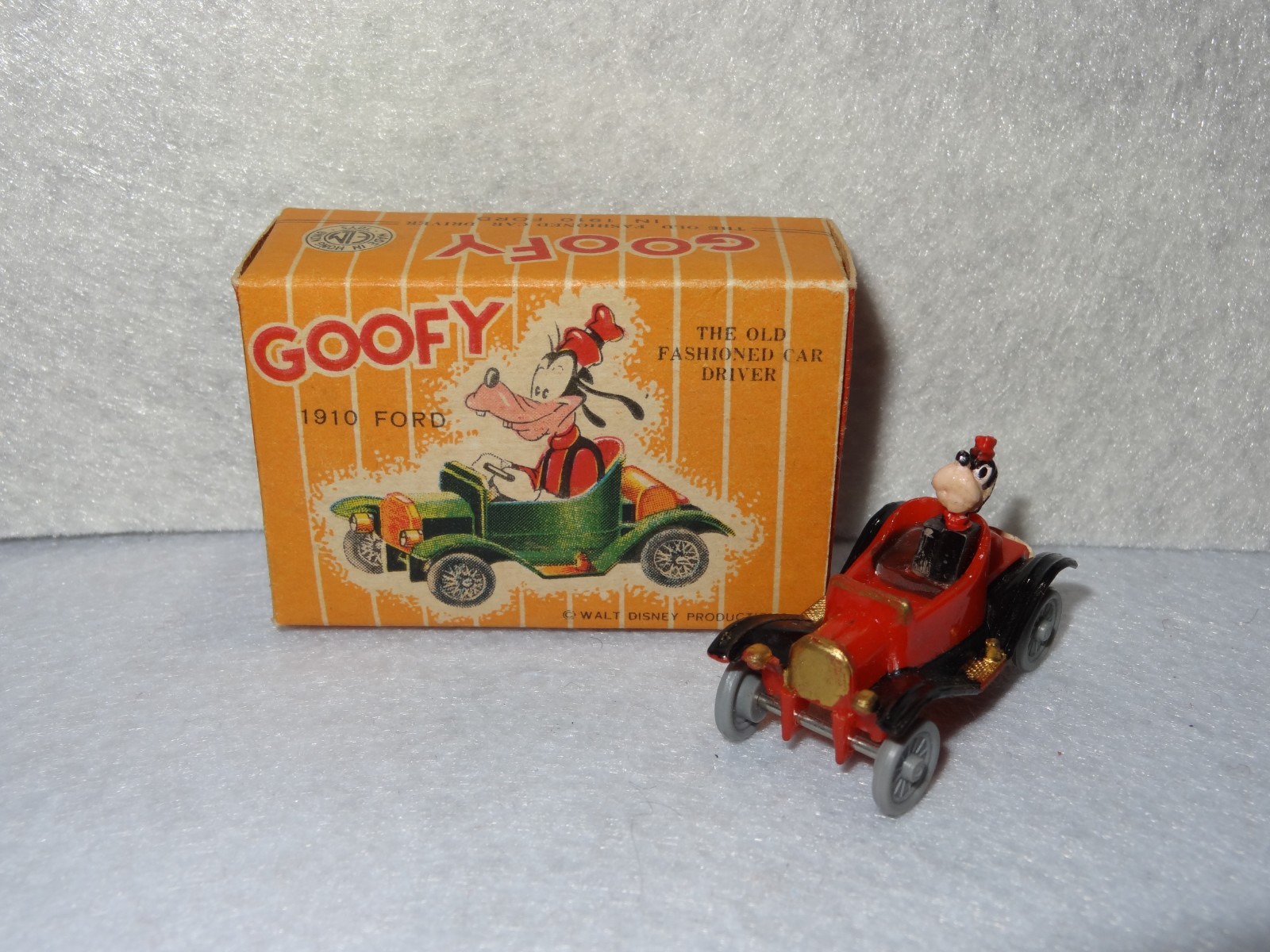Vintage Disney Goofy Box & Car \ Vintage Disney Goofy Box & Car \